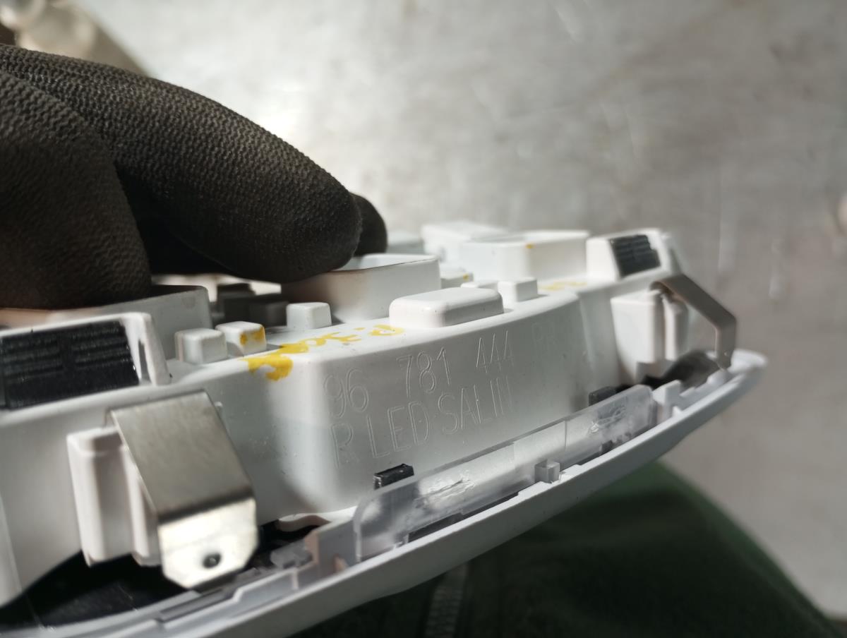 Plafonier central PEUGEOT 3008 II (M_) Imagem-2