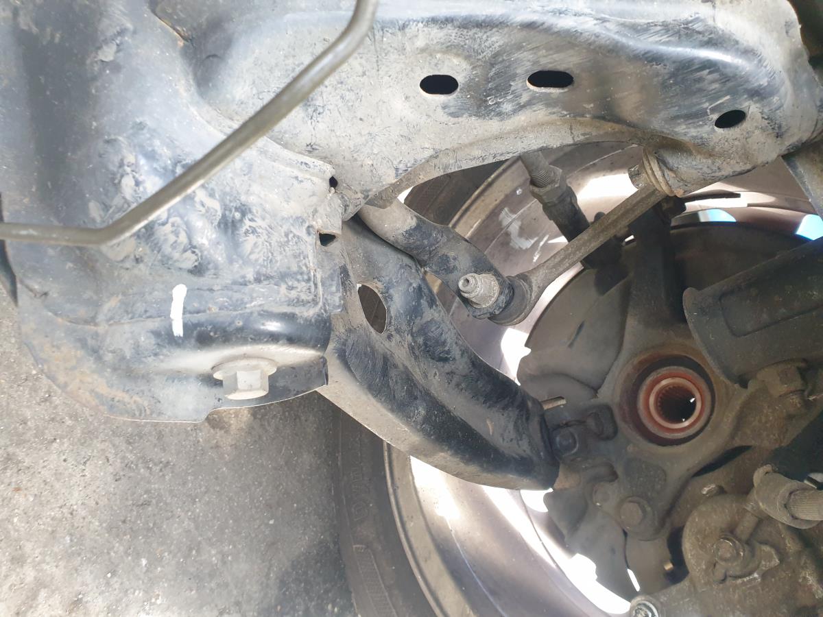 Braccio di sospensione anteriore sinistro FORD Fiesta VI (CB1, CCN)