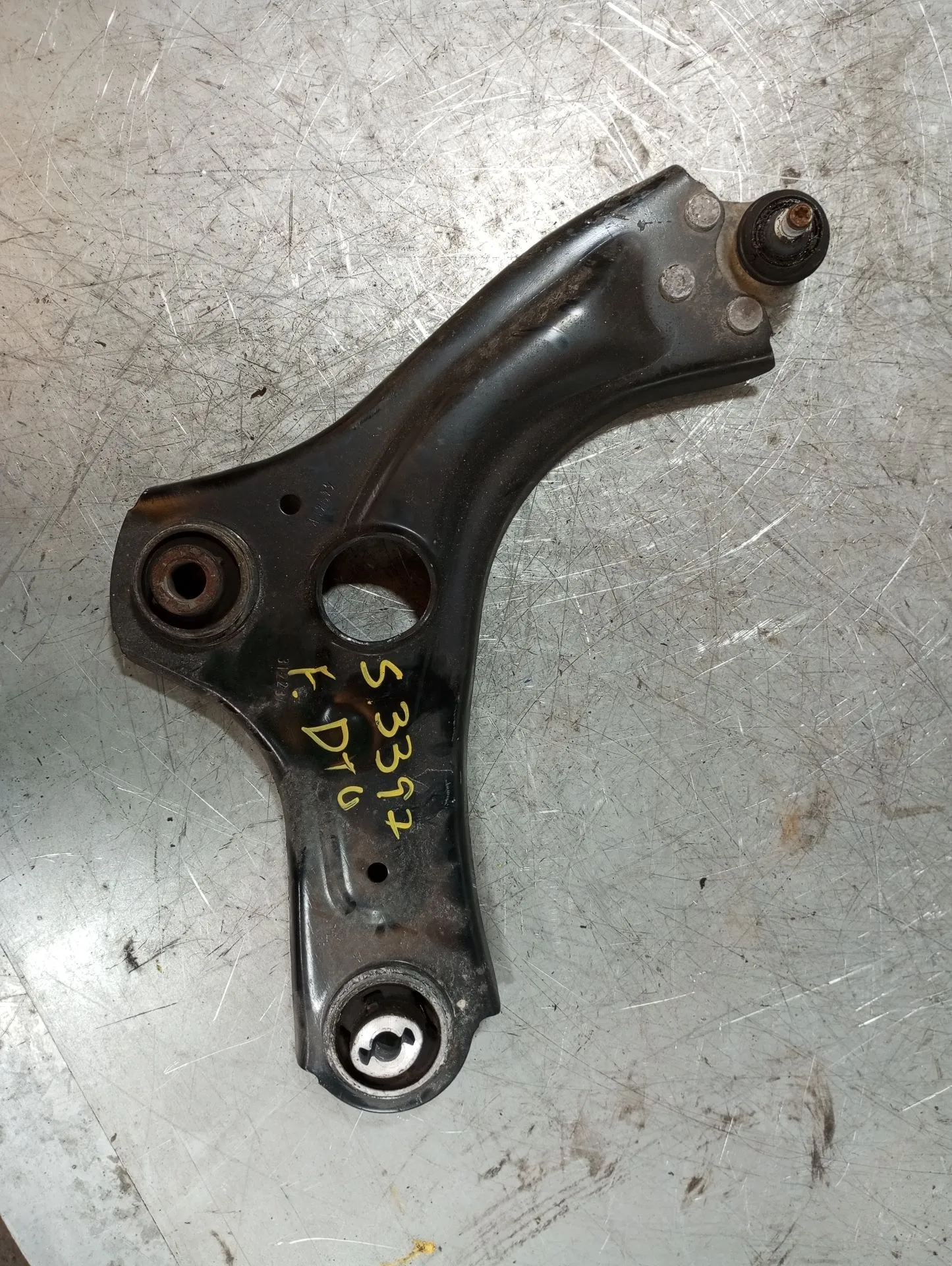 Braccio di sospensione anteriore destra RENAULT Clio V (BF_)