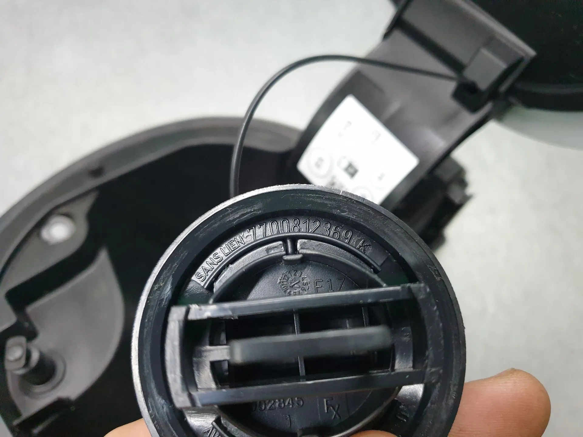 Tapa exterior combustible RENAULT Clio V (BF_) Imagem-5