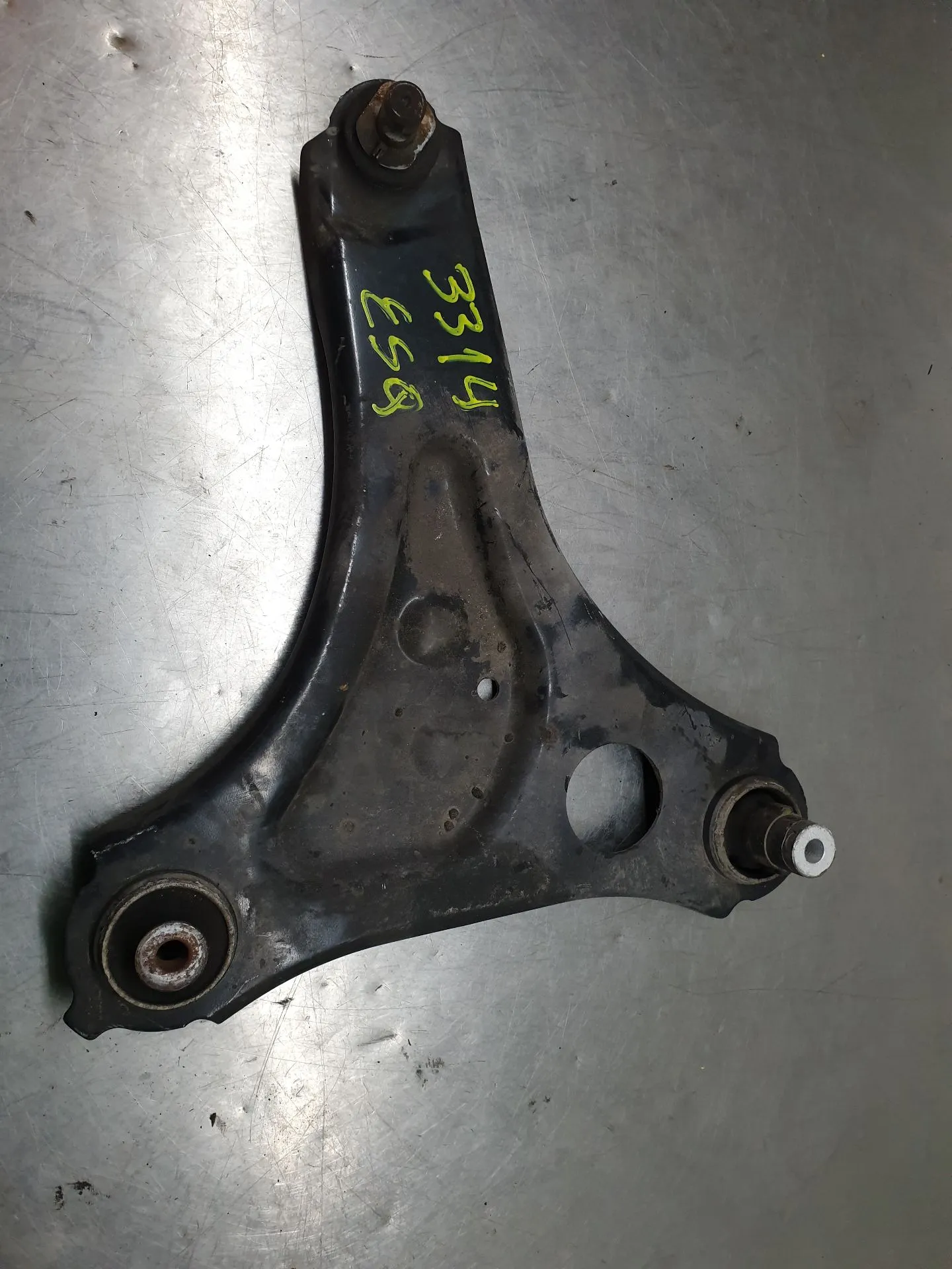 Braccio di sospensione anteriore sinistro RENAULT Twingo III (BCM_)