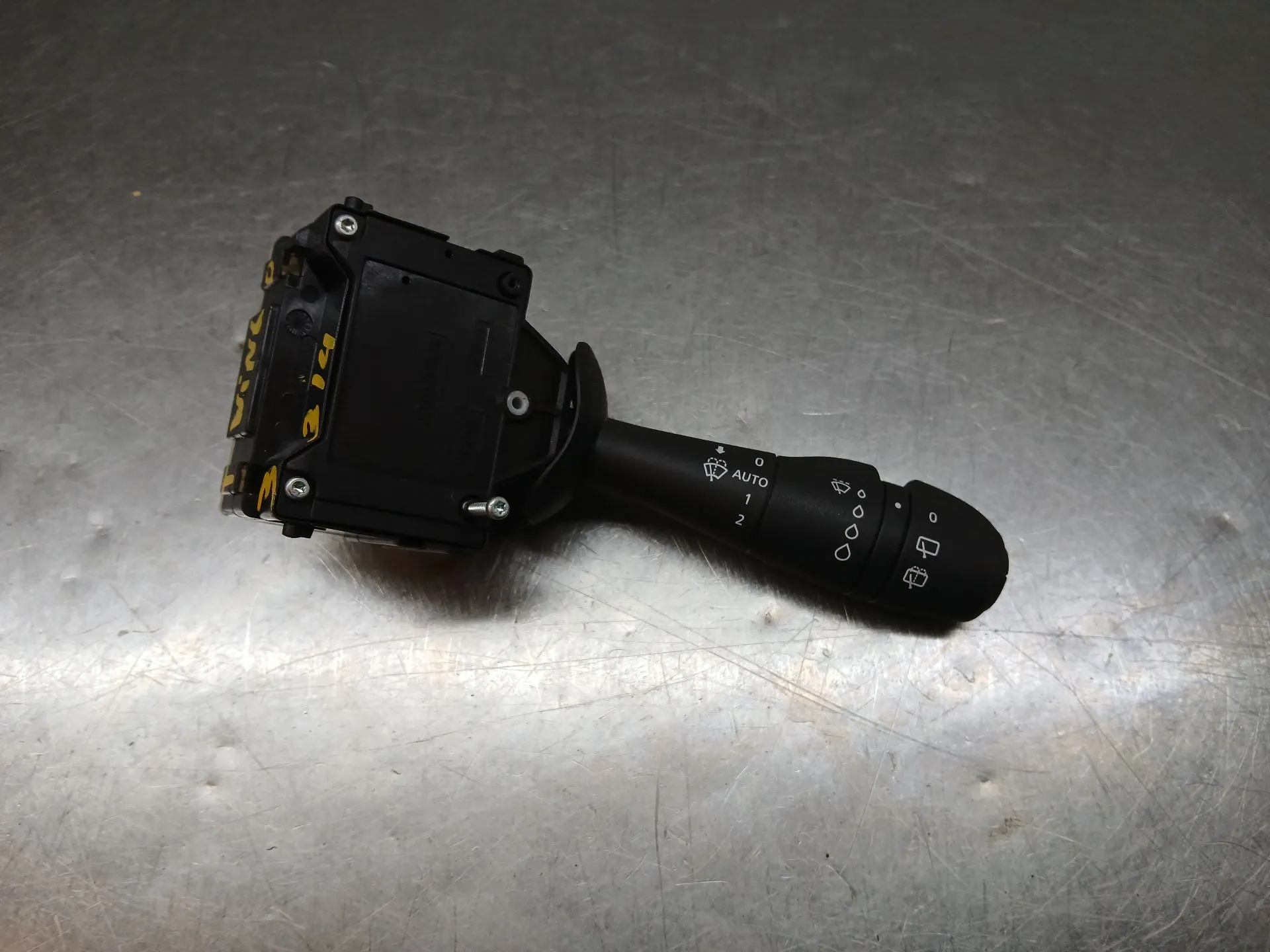 Leva del tergicristallo RENAULT Twingo III (BCM_)