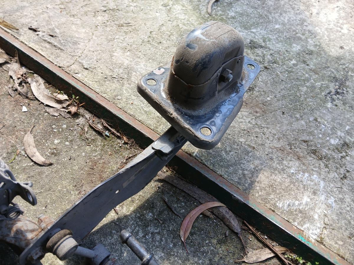 Braccio di sospensione posteriore sinistro VOLKSWAGEN Jetta IV (162, 163)