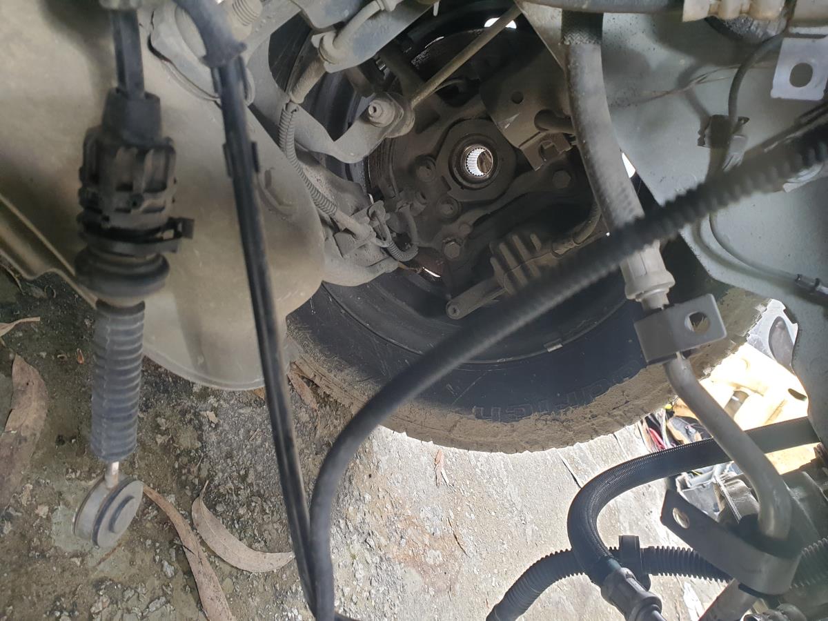 Mangueta delantera izquierda RENAULT Trafic III (FG_)