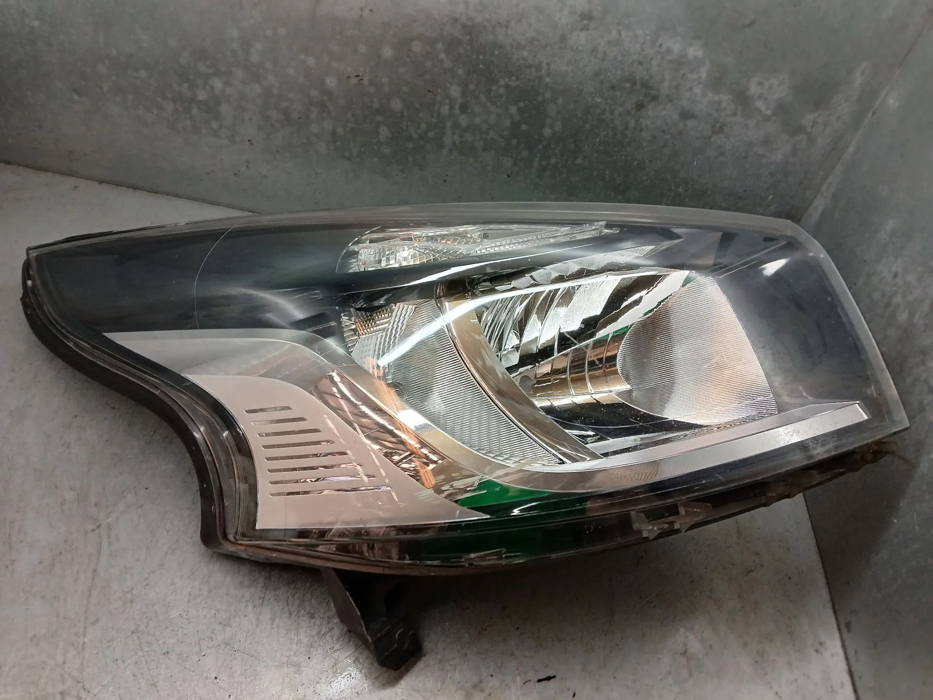 Ótica / farol direita RENAULT Trafic III (FG_)