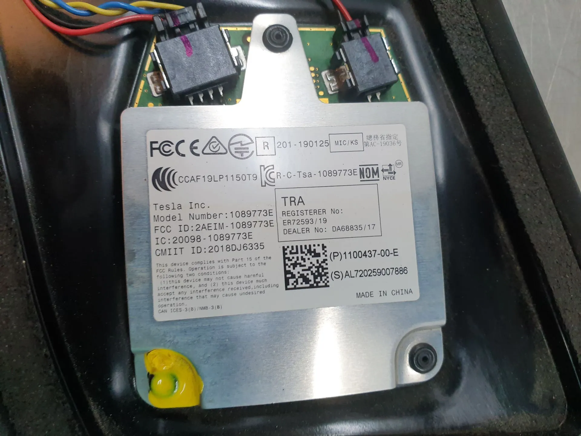 Friso Embelezador Esq Pilar/Porta TESLA Model 3 (5YJ3) Imagem-2