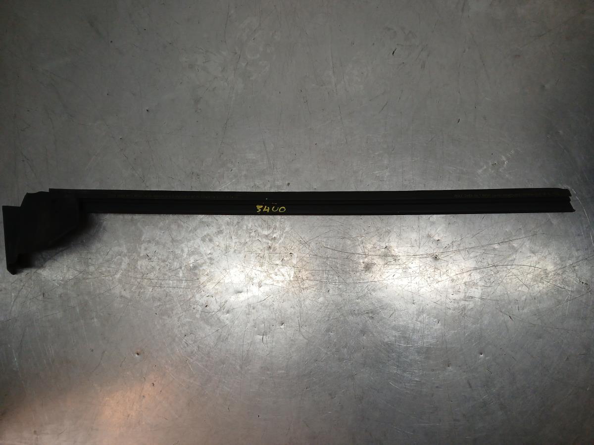 Raspador do vidro da porta frente direita TESLA Model 3 (5YJ3)