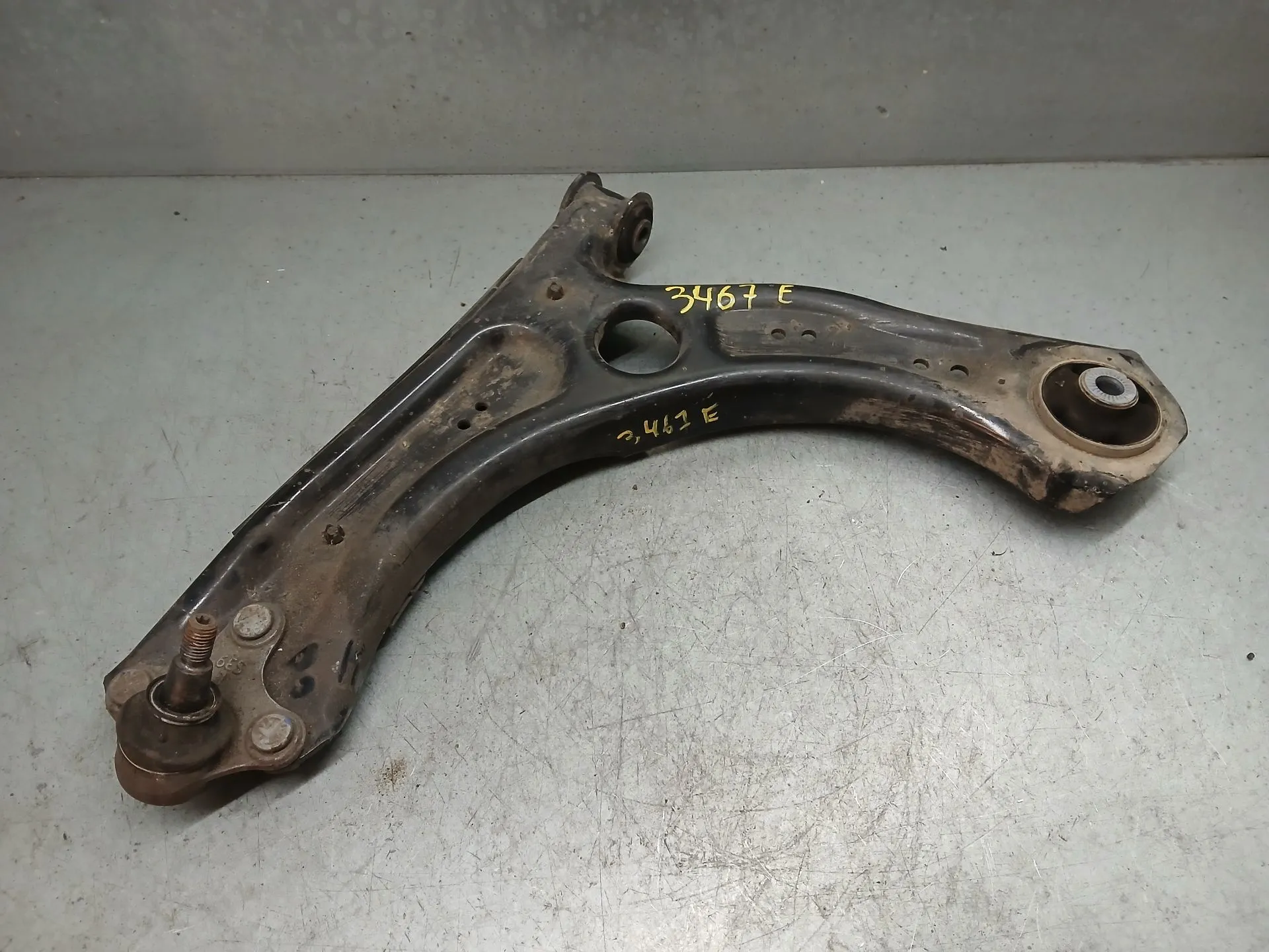 Brazo suspensión delantero izquierdo VOLKSWAGEN Polo (AW1)