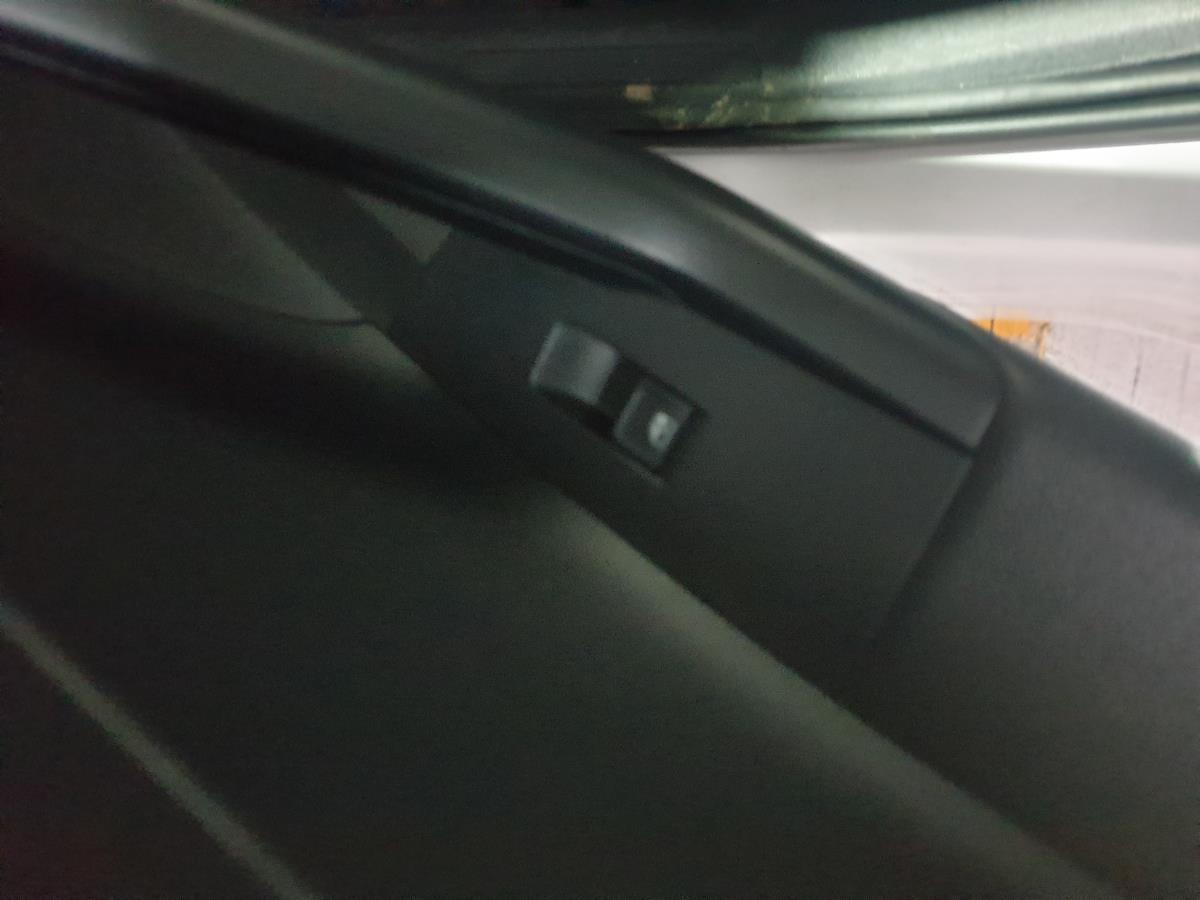 Comando / interruttore alzacristallo posteriore sinistro VOLKSWAGEN Polo (AW1)