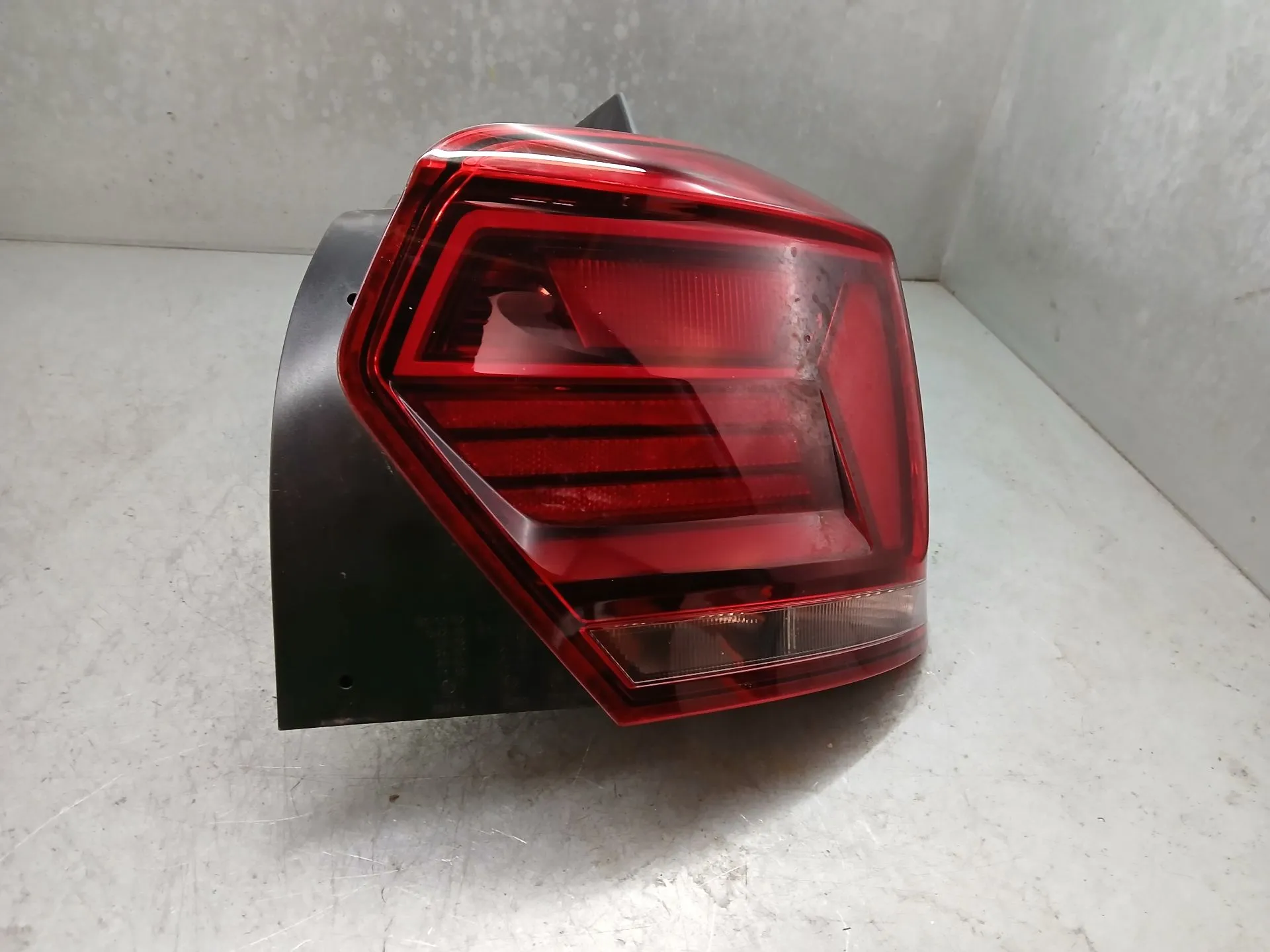 Feu arrière Droite VOLKSWAGEN Polo (AW1) Imagem-1