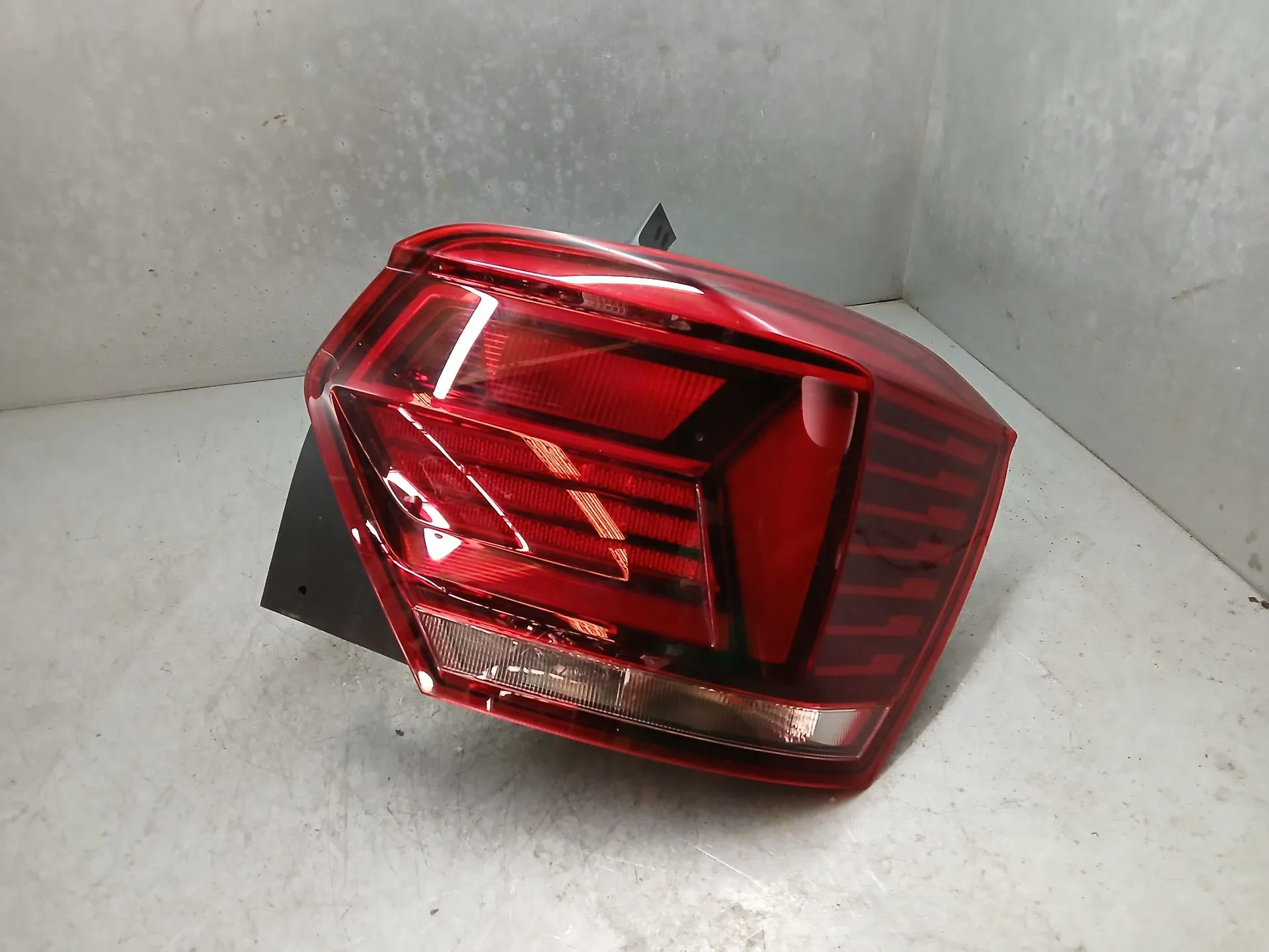Fanale Destro VOLKSWAGEN Polo (AW1)