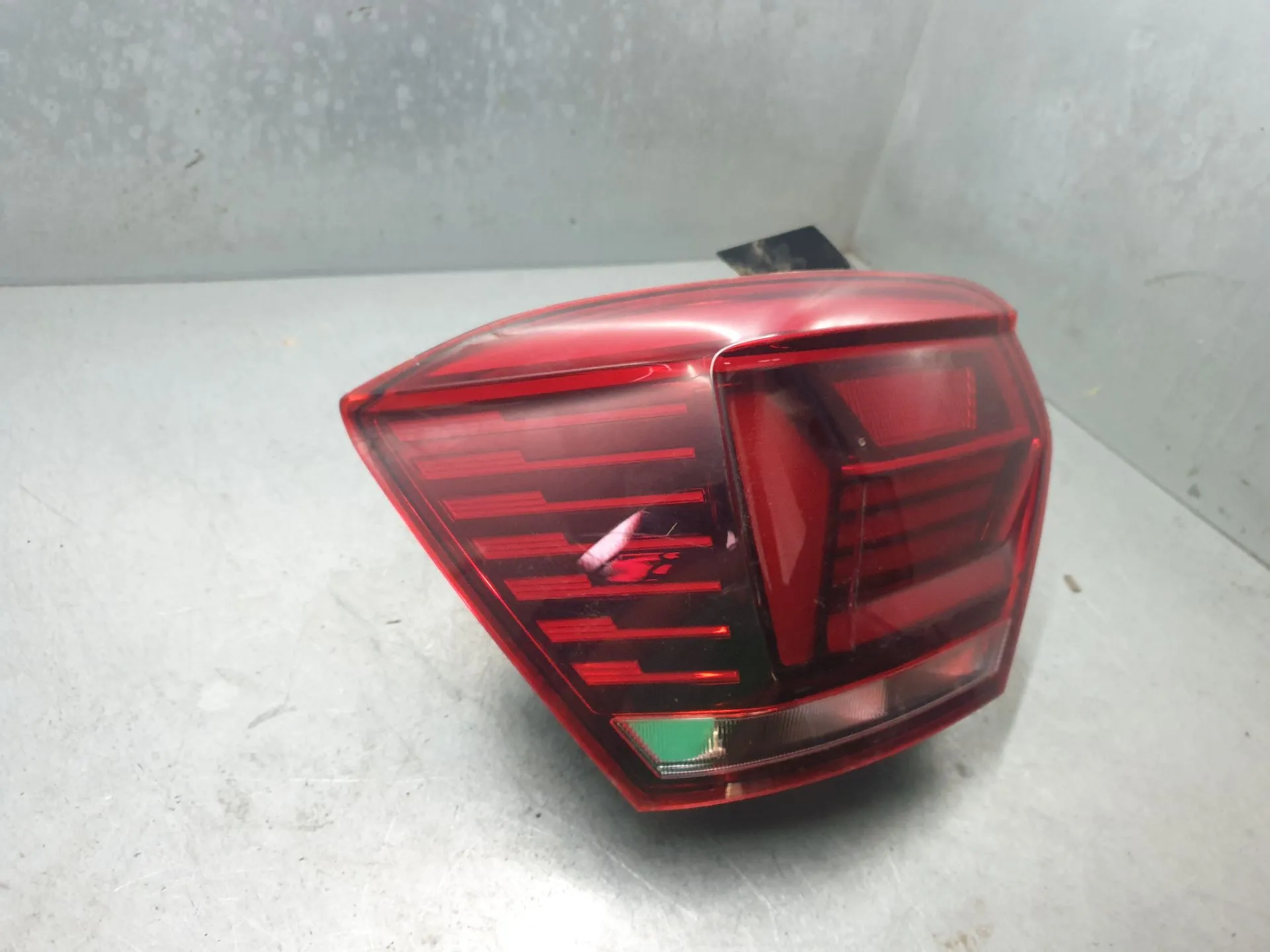 Feu arrière Gauche VOLKSWAGEN Polo (AW1) Imagem-1