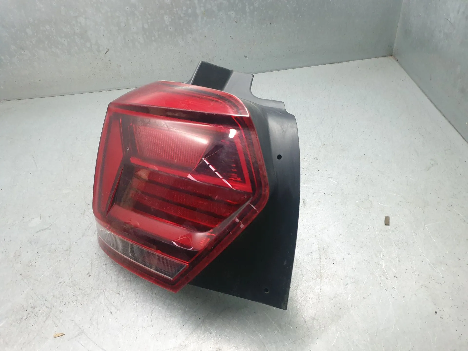 Feu arrière Gauche VOLKSWAGEN Polo (AW1) Imagem-2