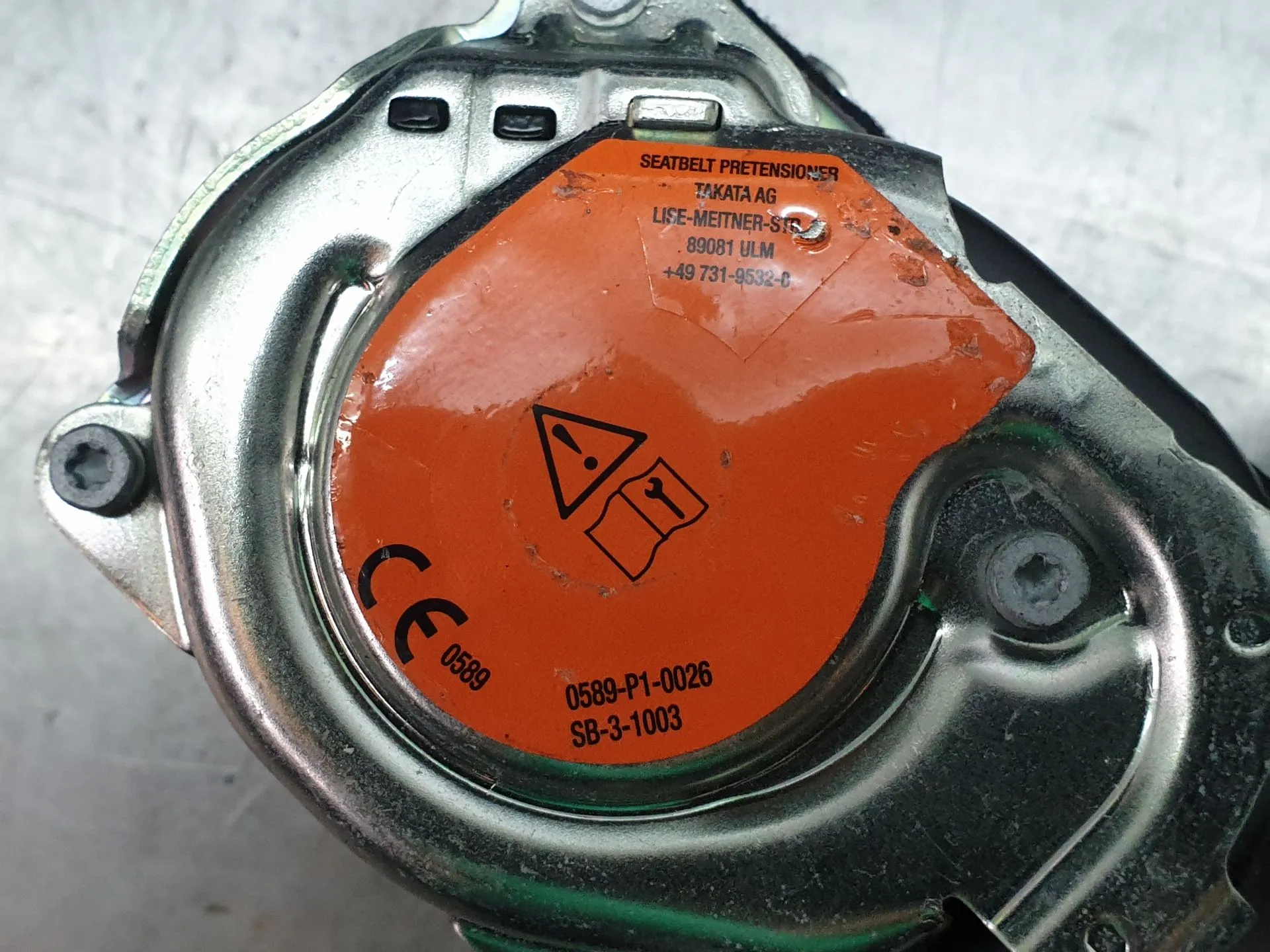 Pré-tensor cinto trás esquerdo VOLKSWAGEN Polo (AW1) Imagem-2