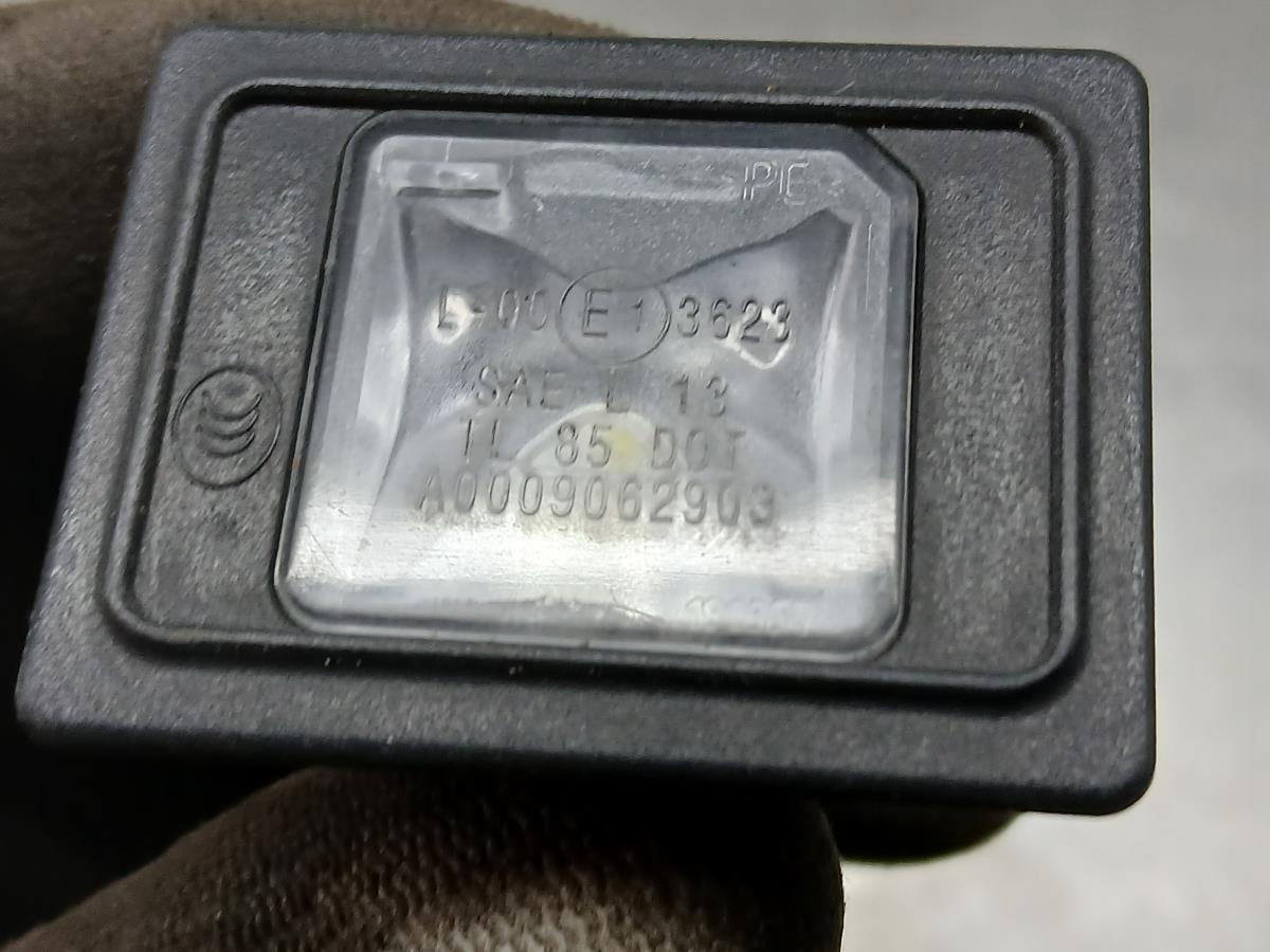 Feu de plaque MERCEDES-BENZ Classe B (W247) Imagem-1