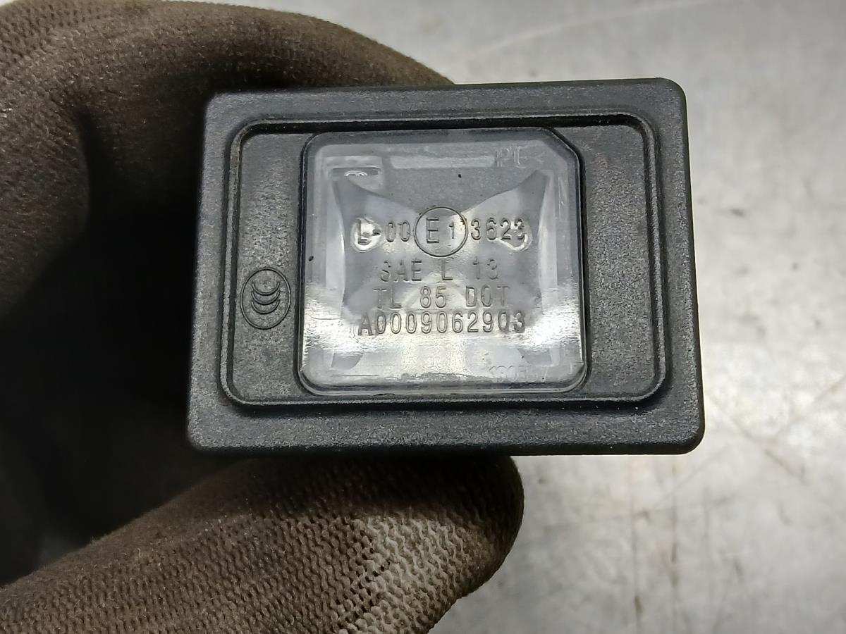 Feu de plaque MERCEDES-BENZ Classe B (W247) Imagem-2