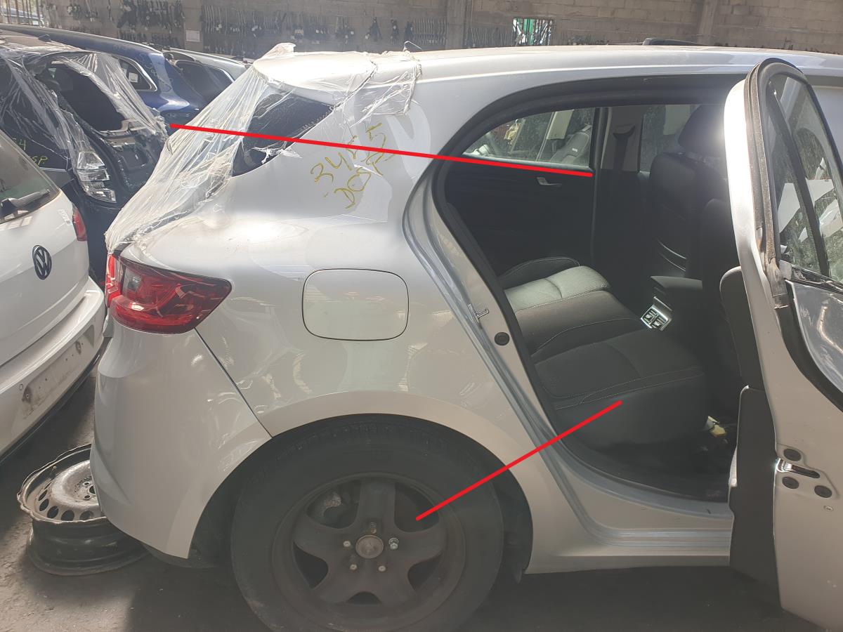 Painel trás direito RENAULT Megane IV (B9A/M_)