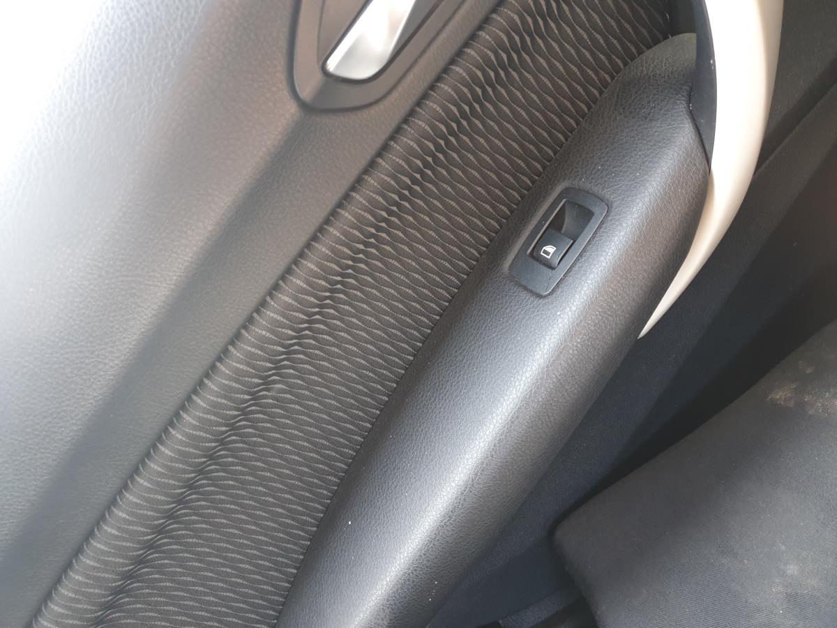 Comando / interruttore alzacristallo posteriore sinistro BMW 1 (F20)