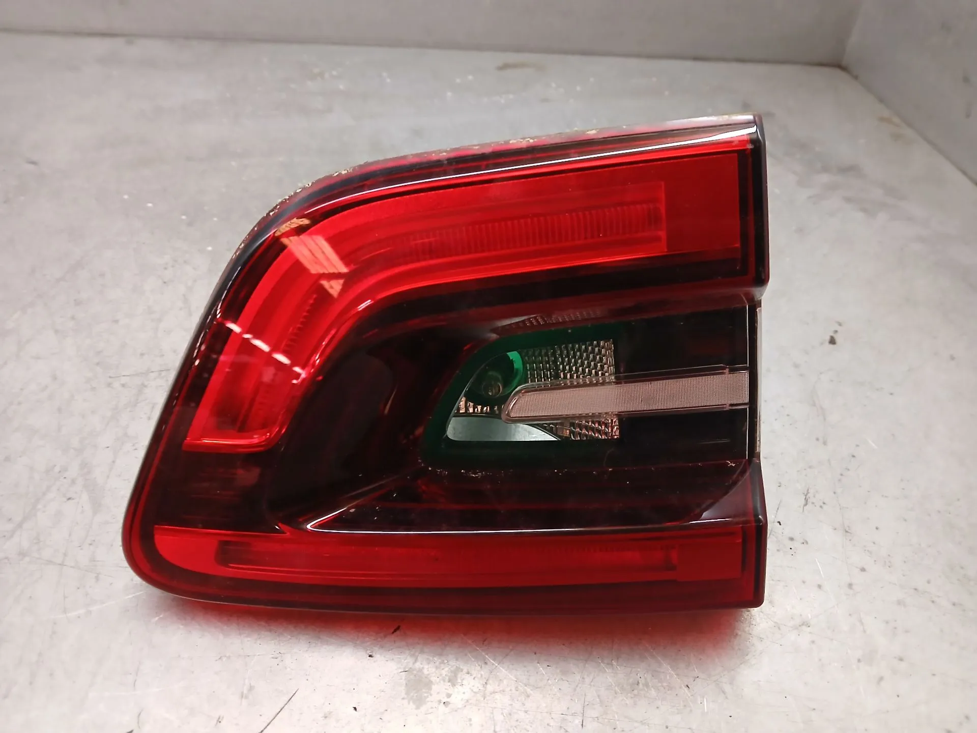 Left Tailgate light  RENAULT Kadjar (HA_, HL_)