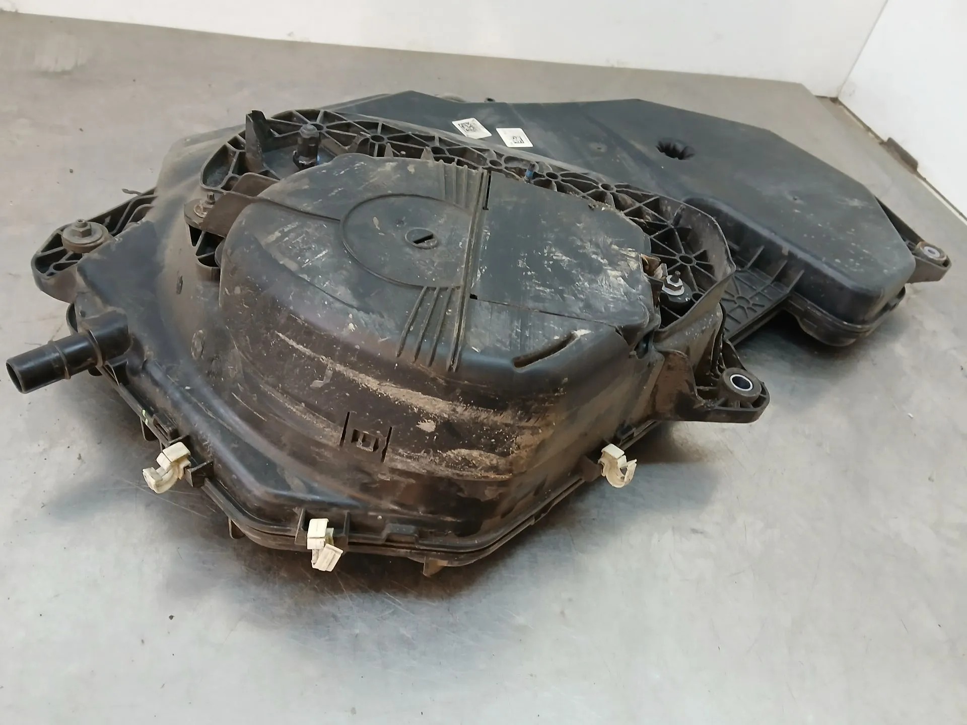 Depósito AdBlue RENAULT Megane IV (B9A/M_) Imagem-3