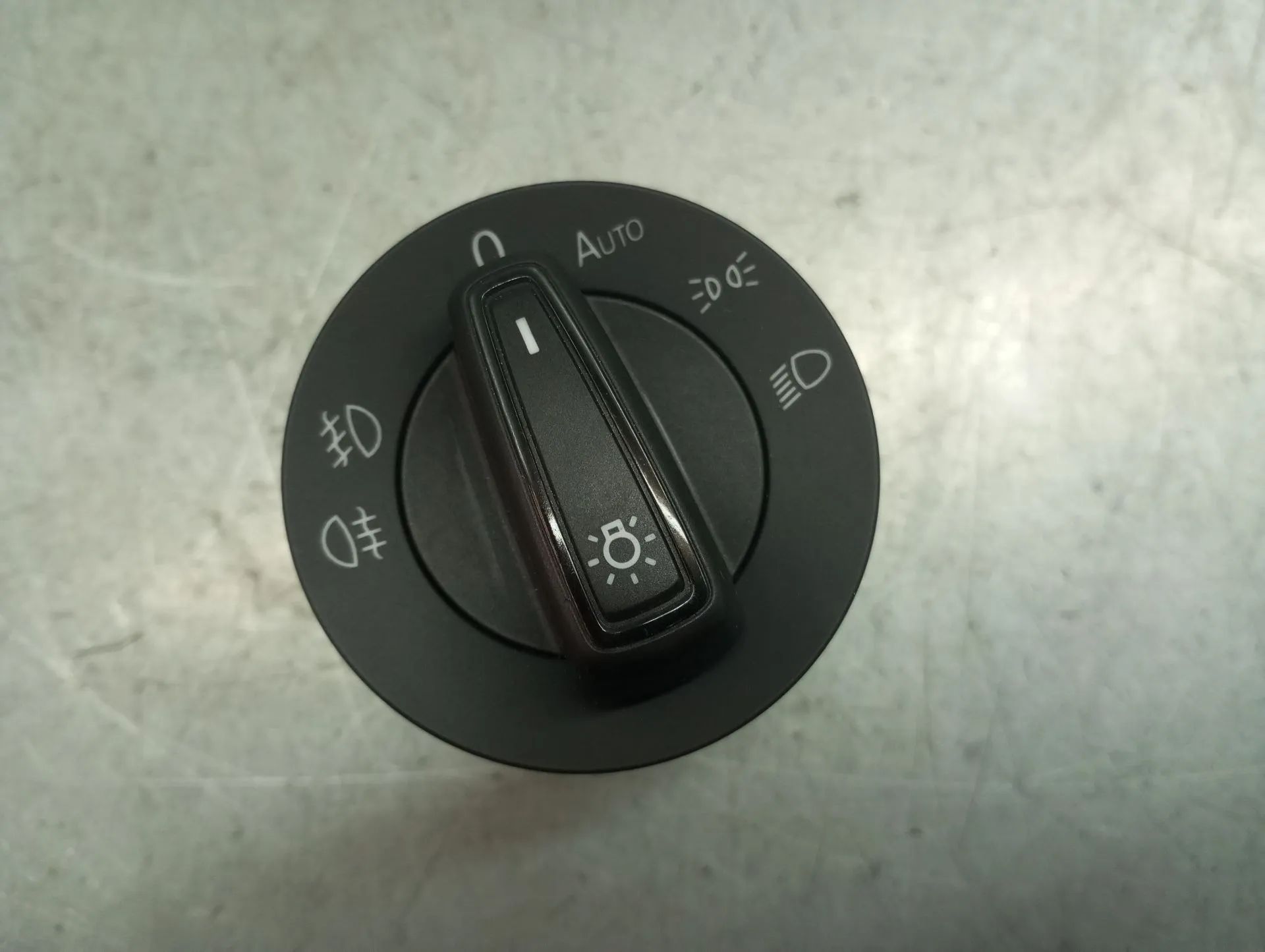 Light switch VOLKSWAGEN Golf VII (5G1, BQ1, BE1, BE2) Imagem-1