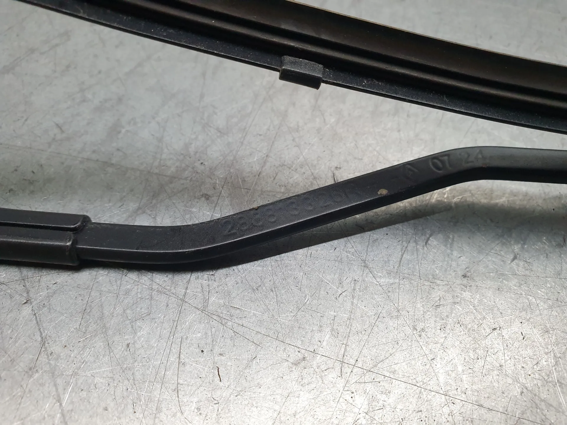 Windscreen wiper arm Left front DACIA Sandero III Imagem-1