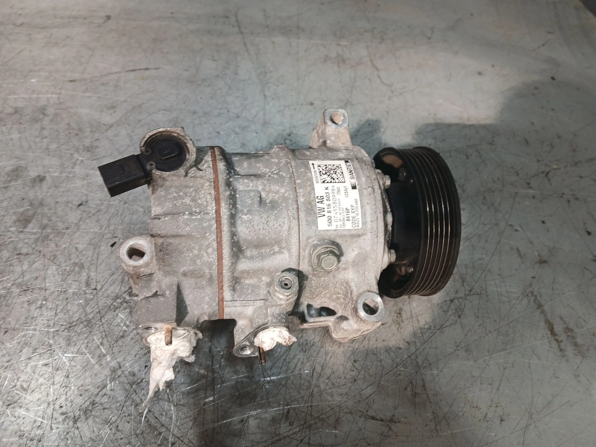 Compressore A/C VOLKSWAGEN Polo (AW1) Imagem-3