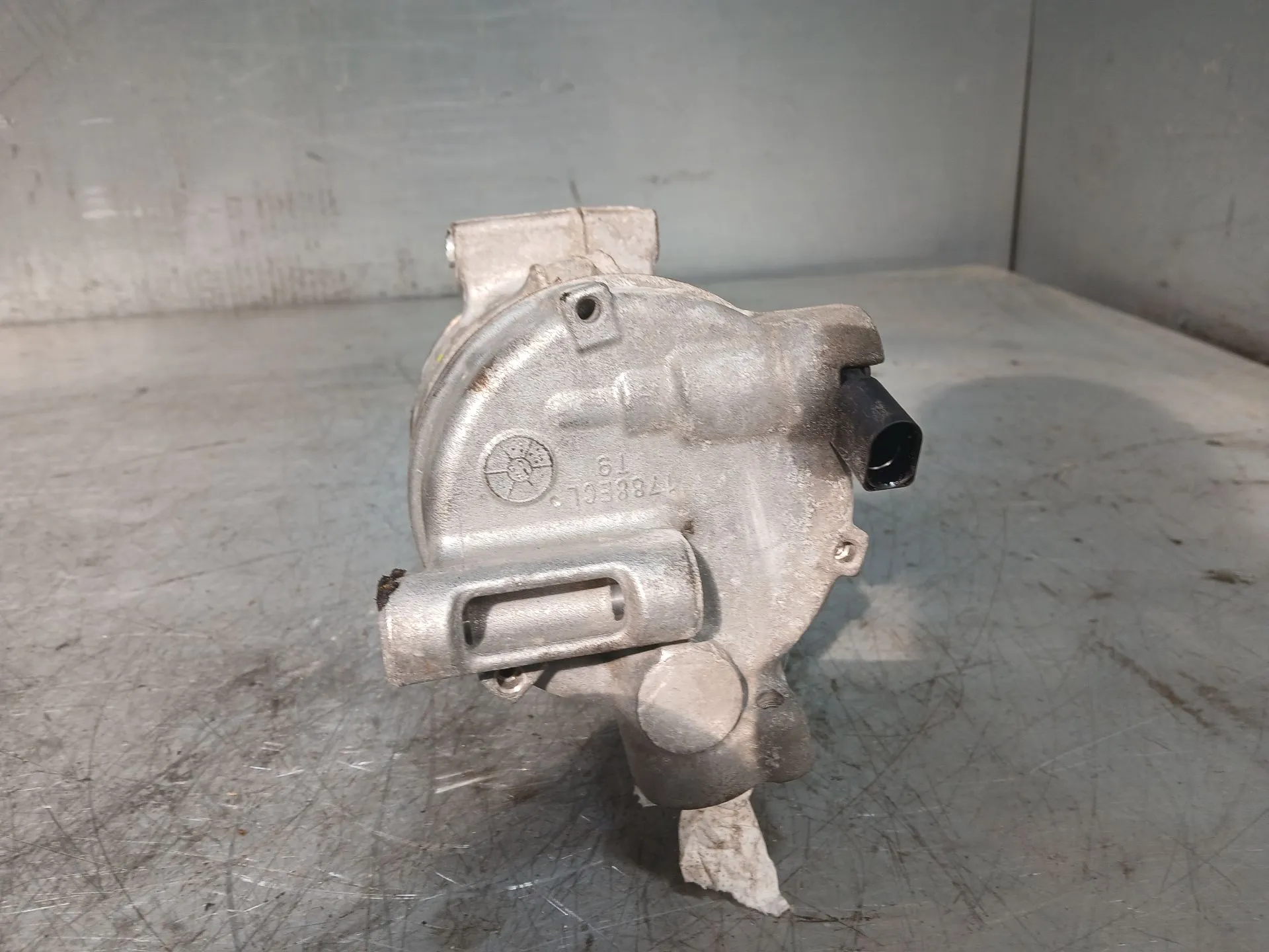 Compressore A/C VOLKSWAGEN Polo (AW1) Imagem-2