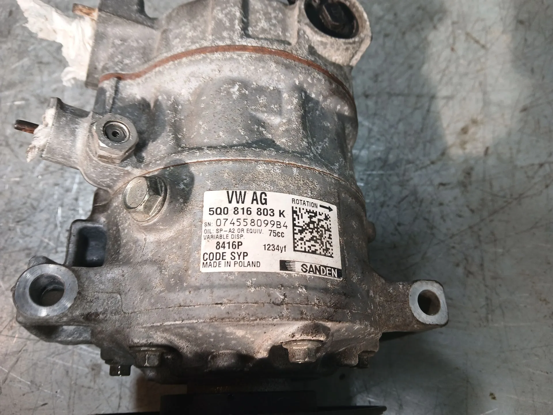 Compressore A/C VOLKSWAGEN Polo (AW1) Imagem-4