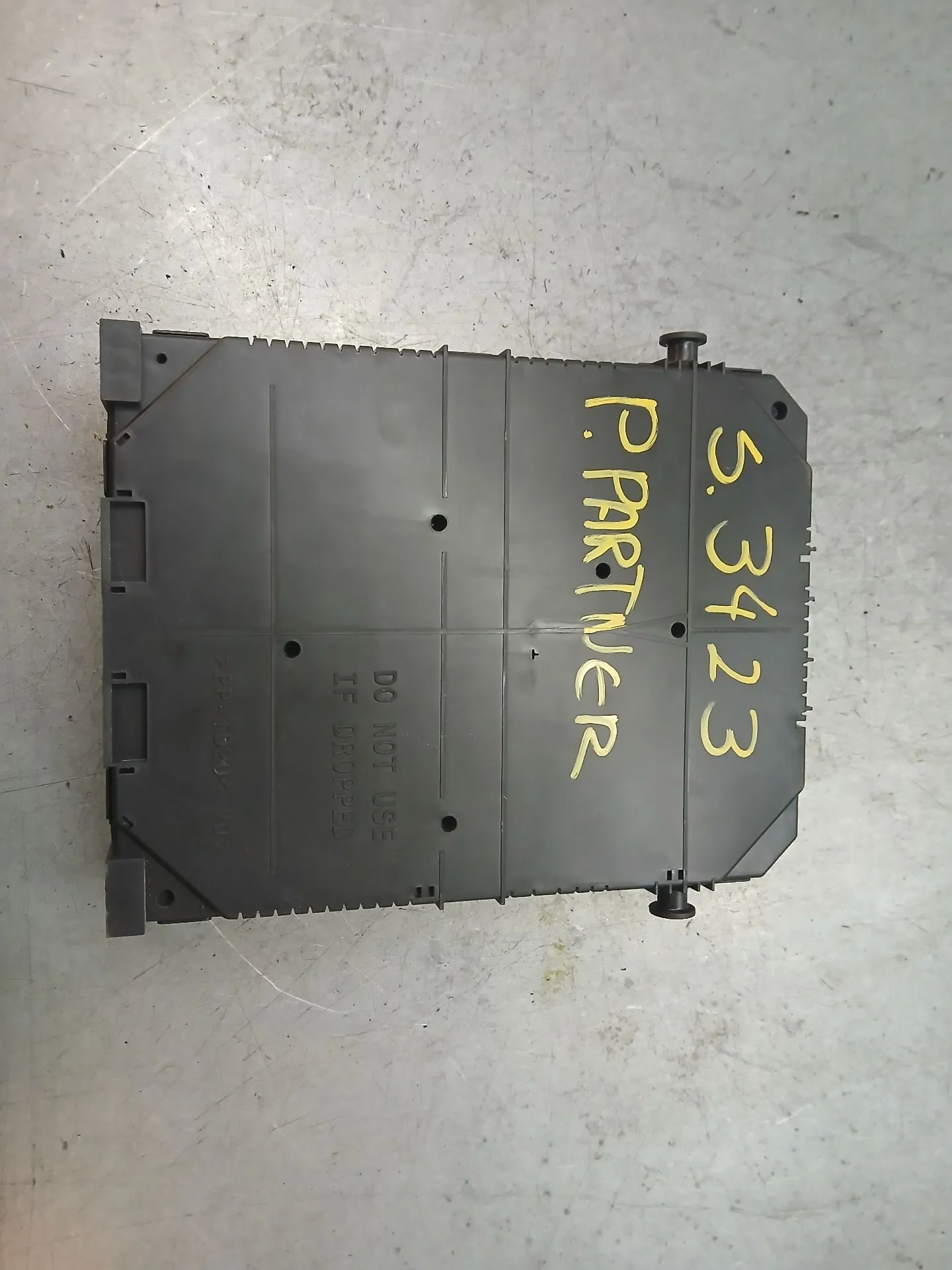 Fuse box / SAM / BSI PEUGEOT Partner (K9) Imagem-1