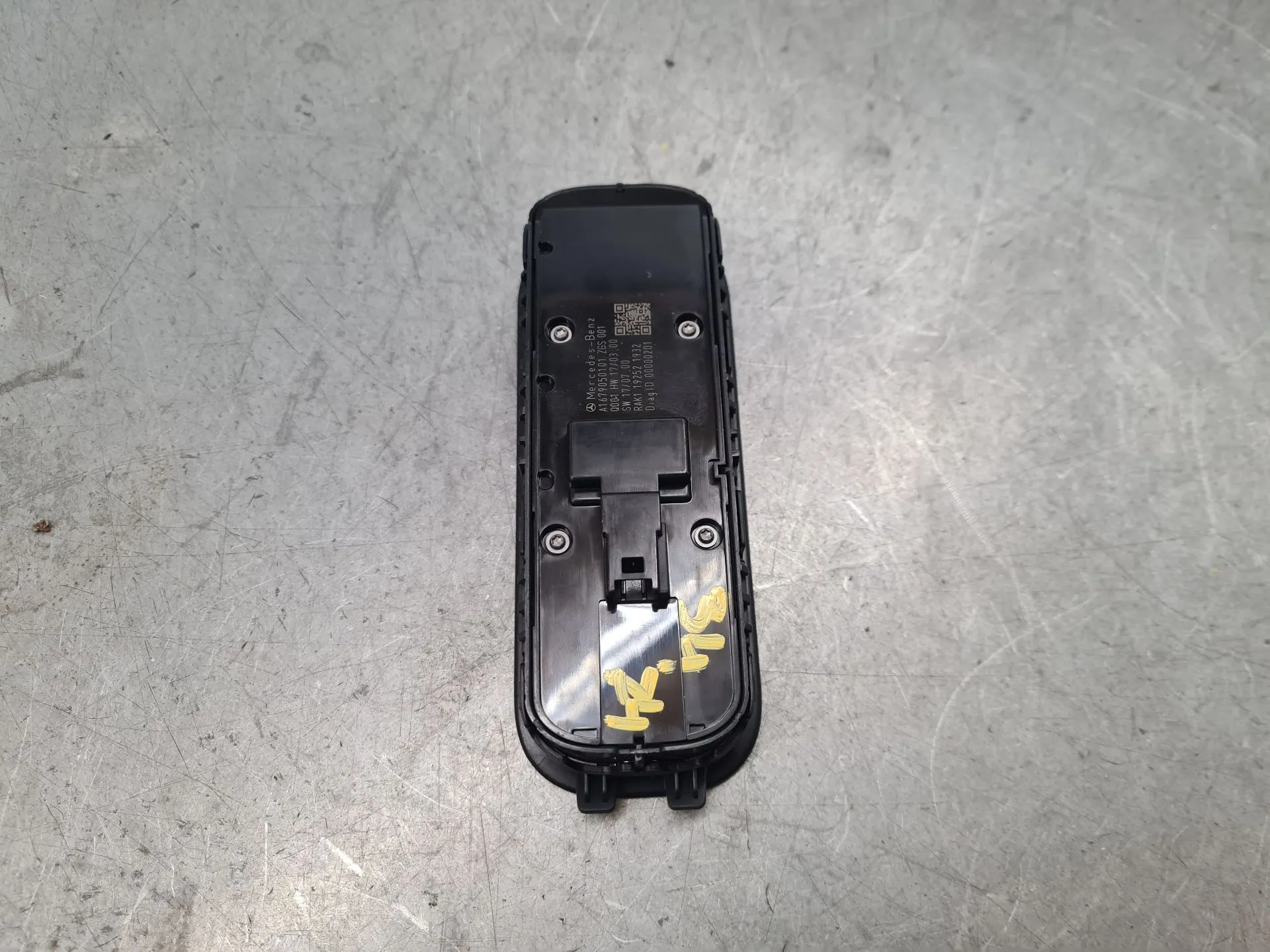 Left Front window control MERCEDES-BENZ Classe A (W177) Imagem-4