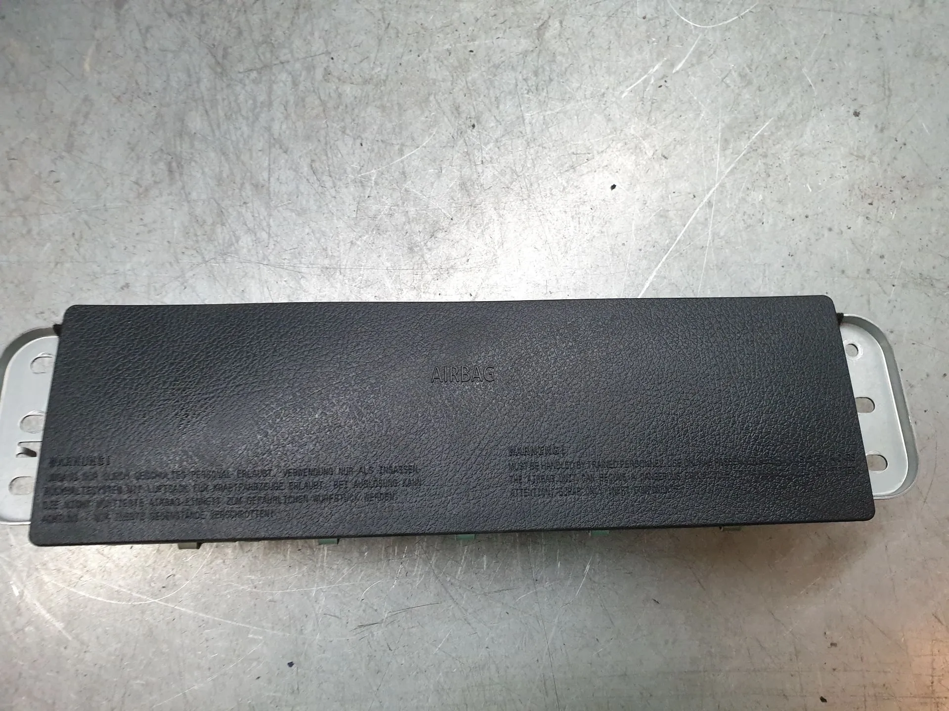 Airbag joelho MERCEDES-BENZ Classe A (W177) Imagem-1