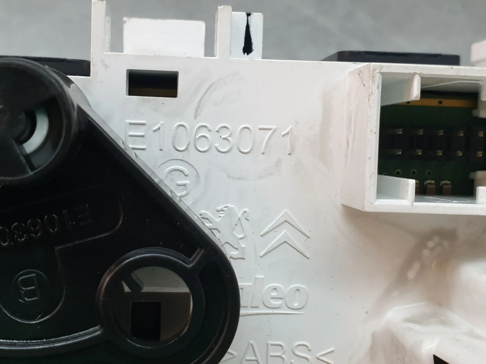 Comando chauffage / sofagem PEUGEOT 208 Imagem-4