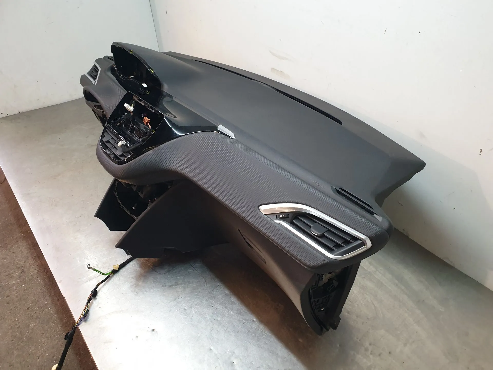 Tablier PEUGEOT 208 Imagem-2