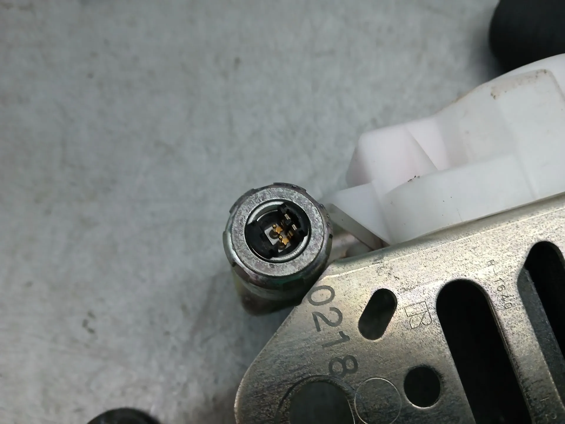 Pretensor cinturón Delantero Derecho TOYOTA Avensis Sedan (_T27_) Imagem-2