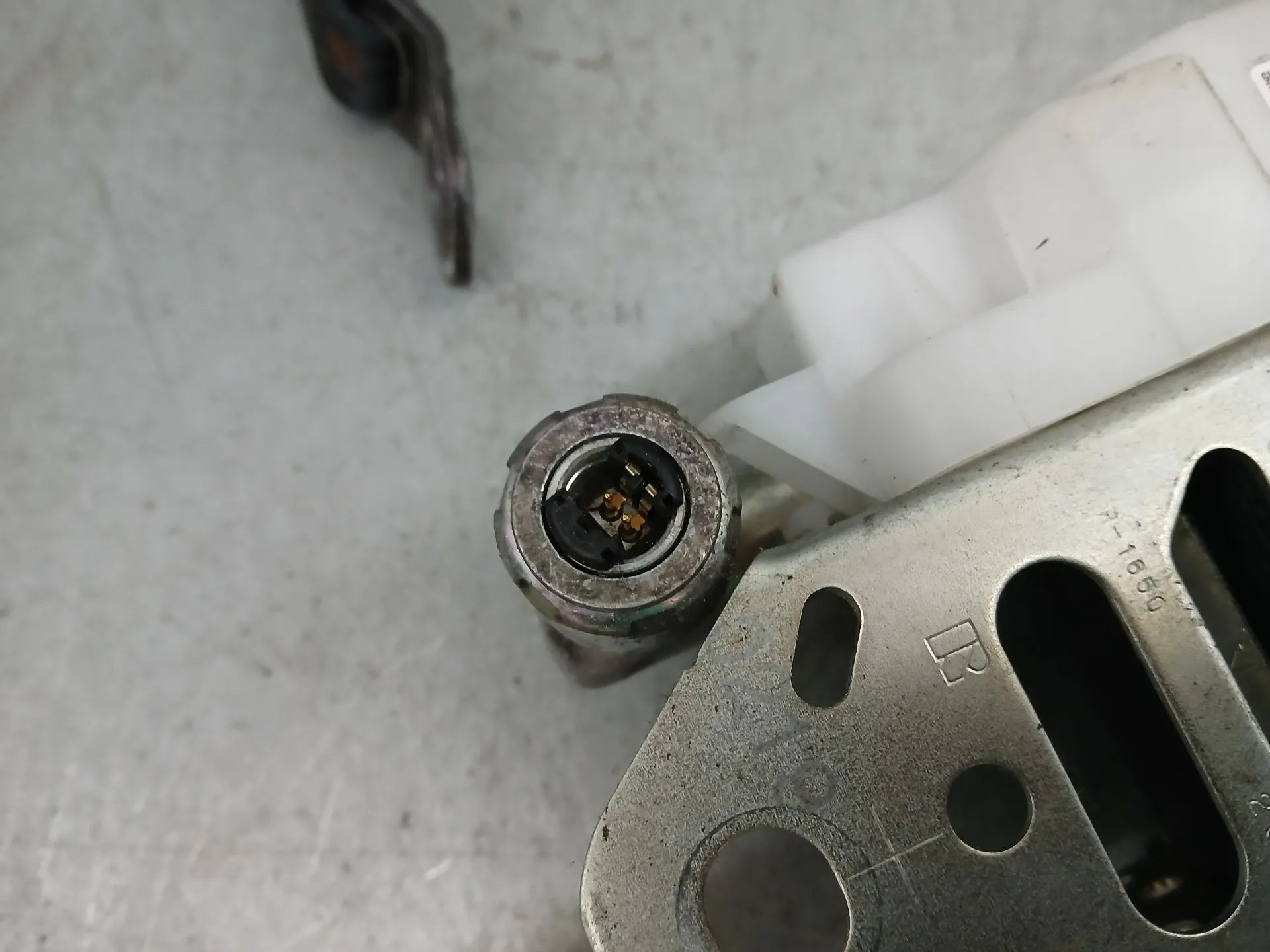 Pretensor cinturón Delantero Izquierdo TOYOTA Avensis Sedan (_T27_) Imagem-2