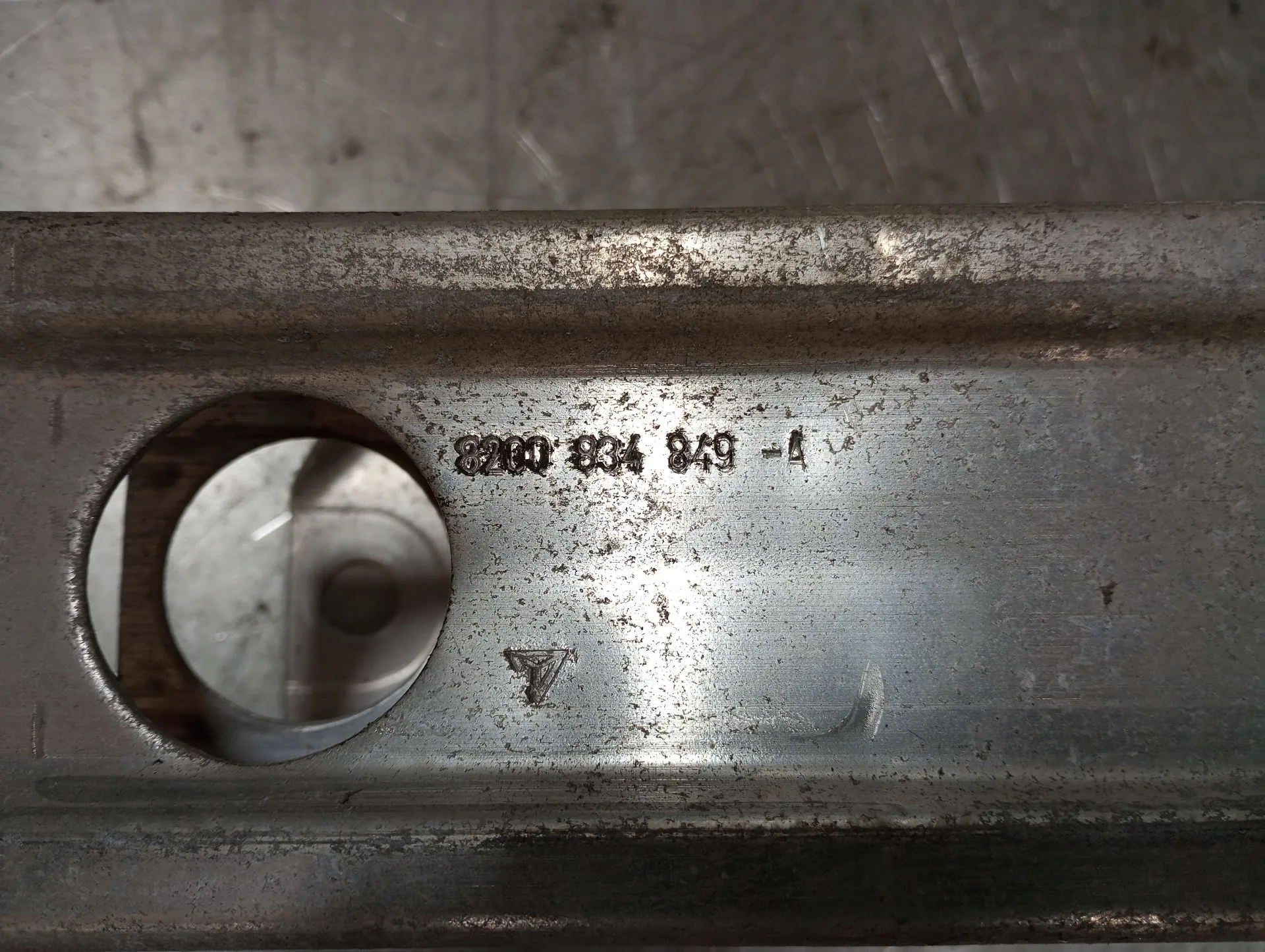 Front bumper reinforcement RENAULT Clio III (BR0/1, CR0/1) Imagem-1