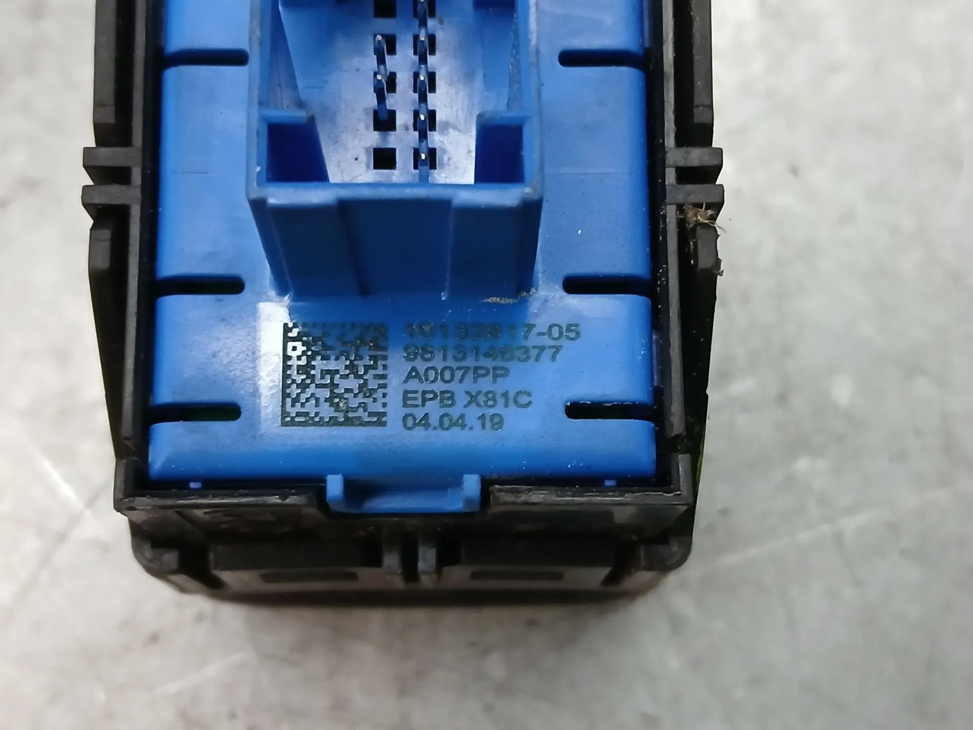 Botão / interruptor travão de parque PEUGEOT Partner (K9) Imagem-4
