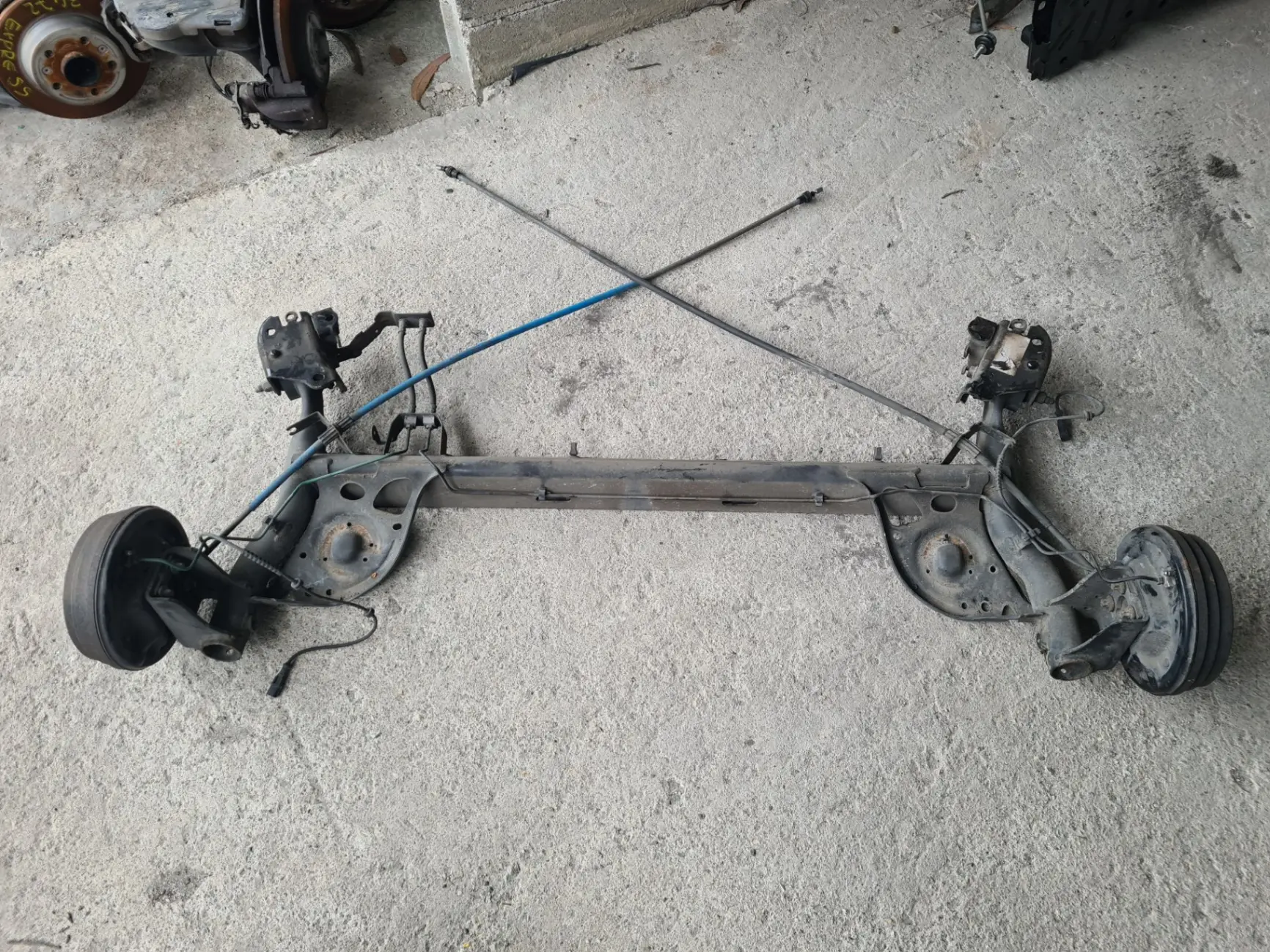 Rear axle with drum brakes RENAULT Clio III (BR0/1, CR0/1)