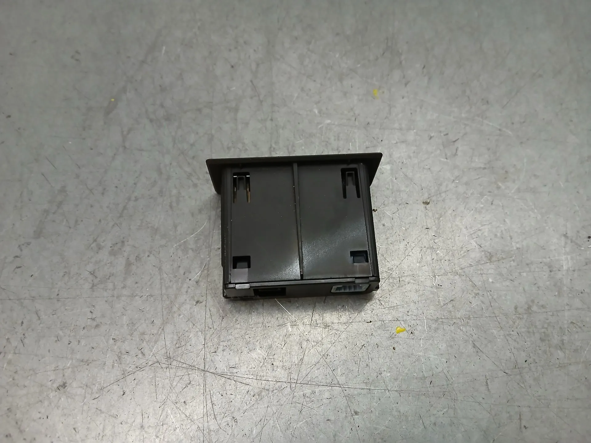 Módulo USB / AUX / IPOD RENAULT Captur II Imagem-2