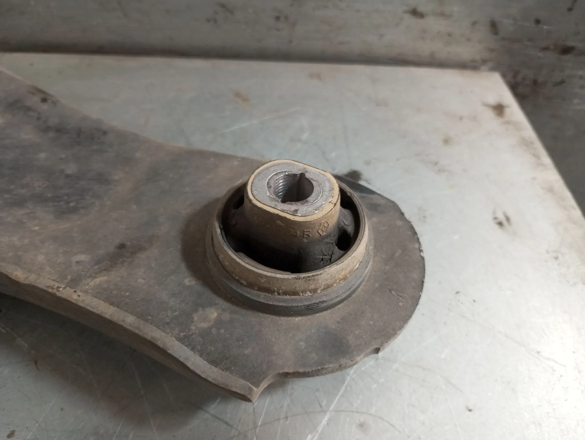 Brazo suspensión delantero izquierdo RENAULT Megane III Grandtour (KZ0/1) Imagem-3