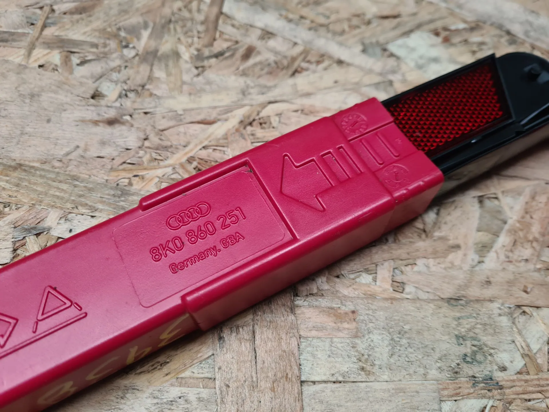 Triangolo di emergenza AUDI A3 (8V1, 8VK) Imagem-1