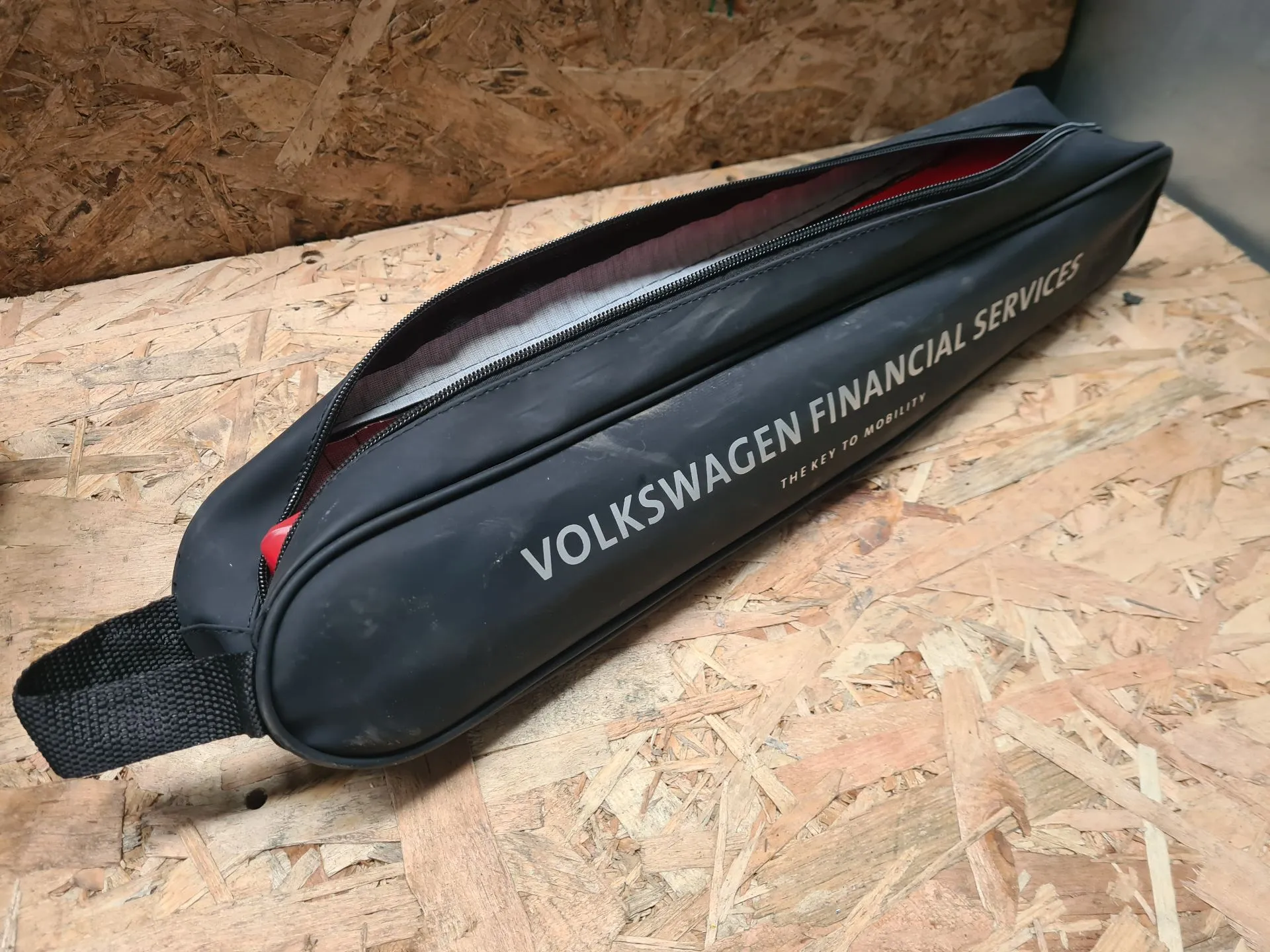 Triângulo de sinalização VOLKSWAGEN Golf VIII Variant (CG5)