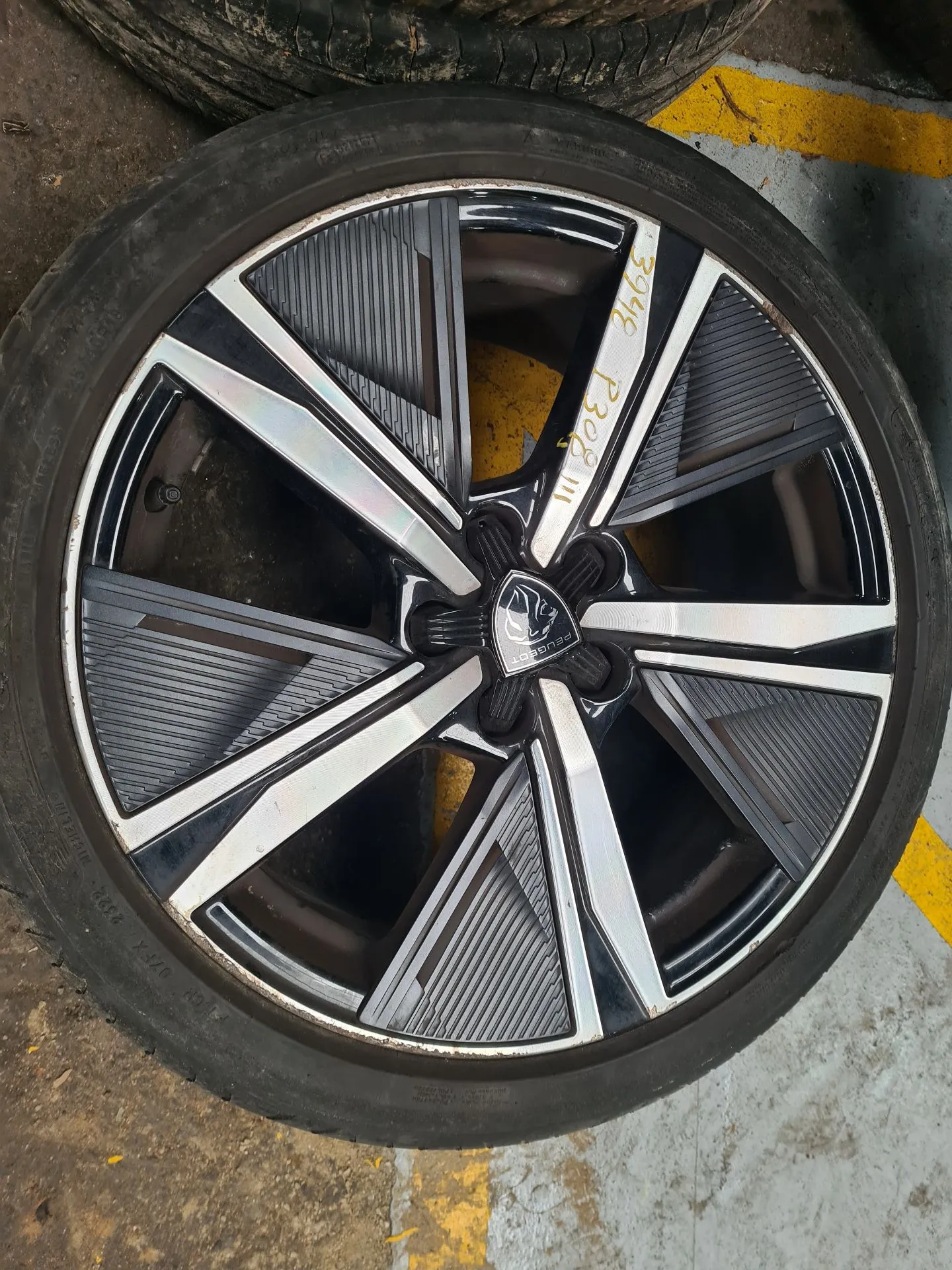 Right front Rim PEUGEOT 308 III Imagem-1