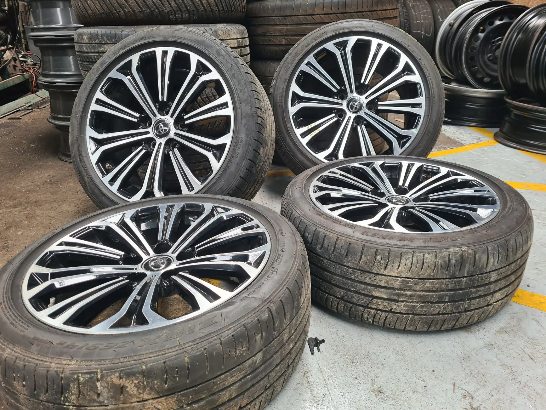 Conjunto Jantes Especiais TOYOTA Corolla Touring Sports (_E21_)
