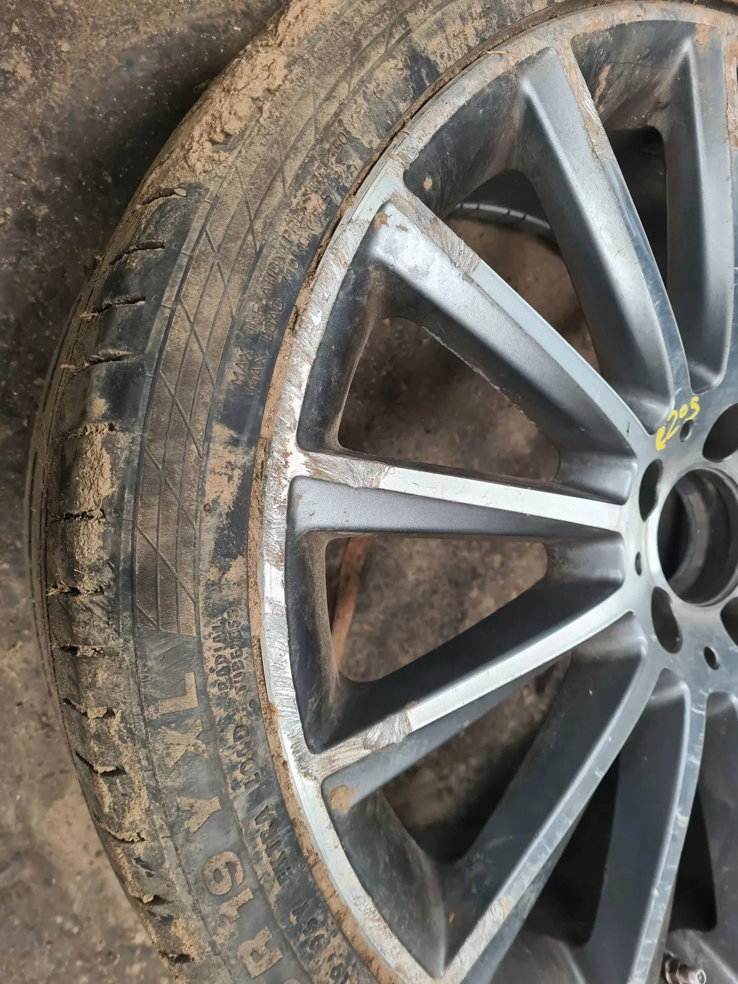 Llanta Trasera Izquierda MERCEDES-BENZ Classe C Coupé (C205) Imagem-1