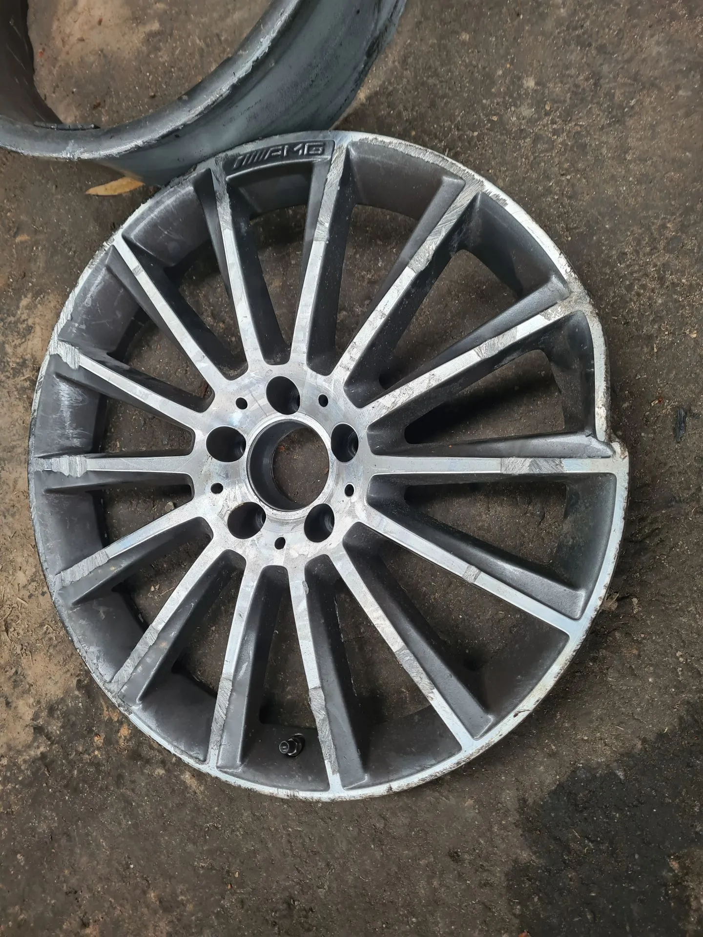 Llanta Delantera Izquierda MERCEDES-BENZ Classe C Coupé (C205) Imagem-1