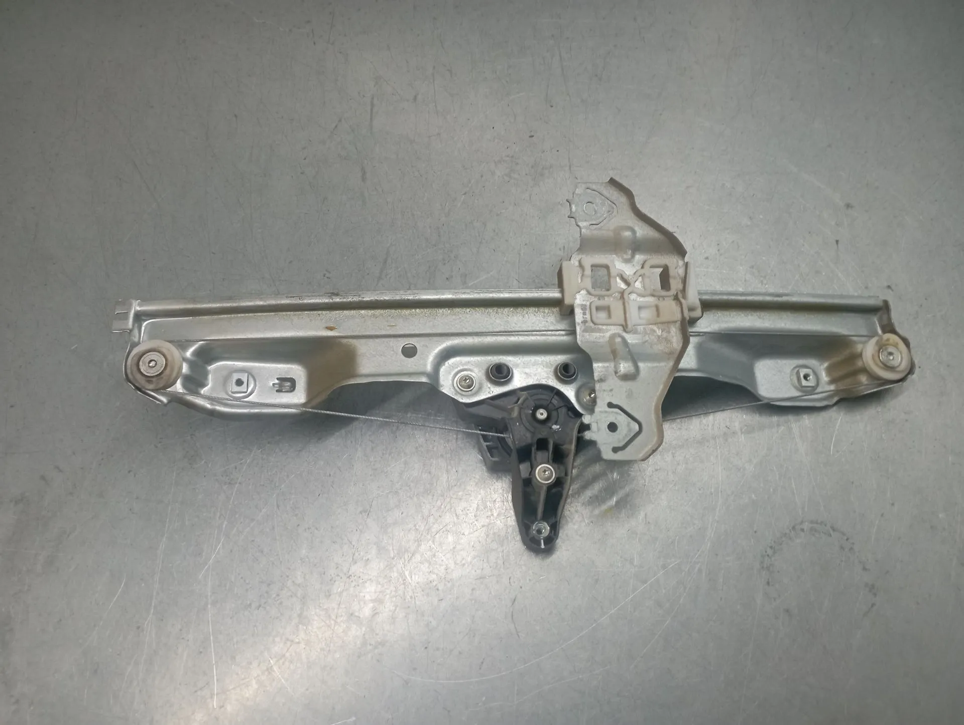 Alzavetro posteriore sinistro RENAULT Kadjar (HA_, HL_) Imagem-1