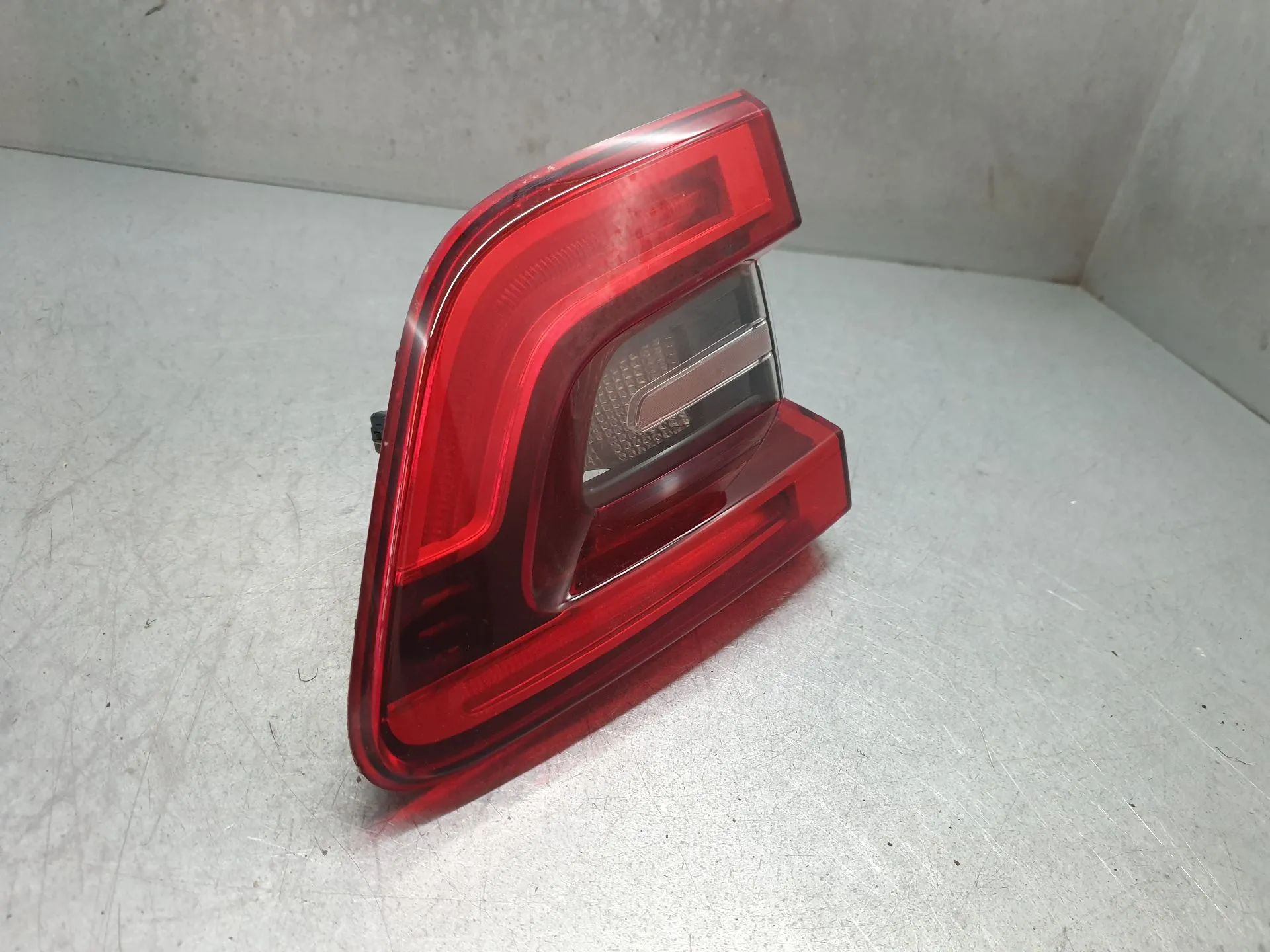 Left Tailgate light  RENAULT Kadjar (HA_, HL_) Imagem-1