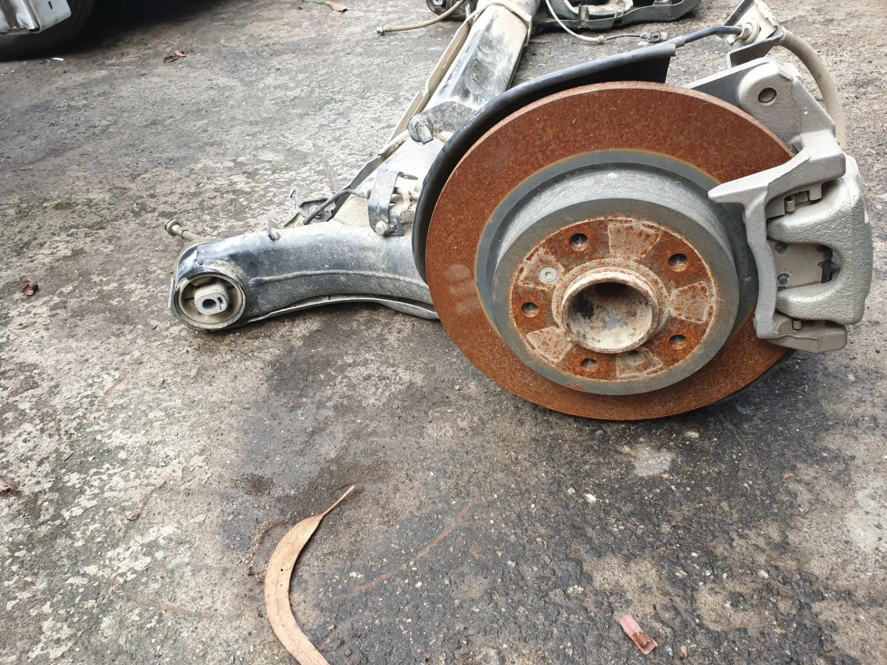 Essieu arrière à disques RENAULT Kadjar (HA_, HL_) Imagem-1